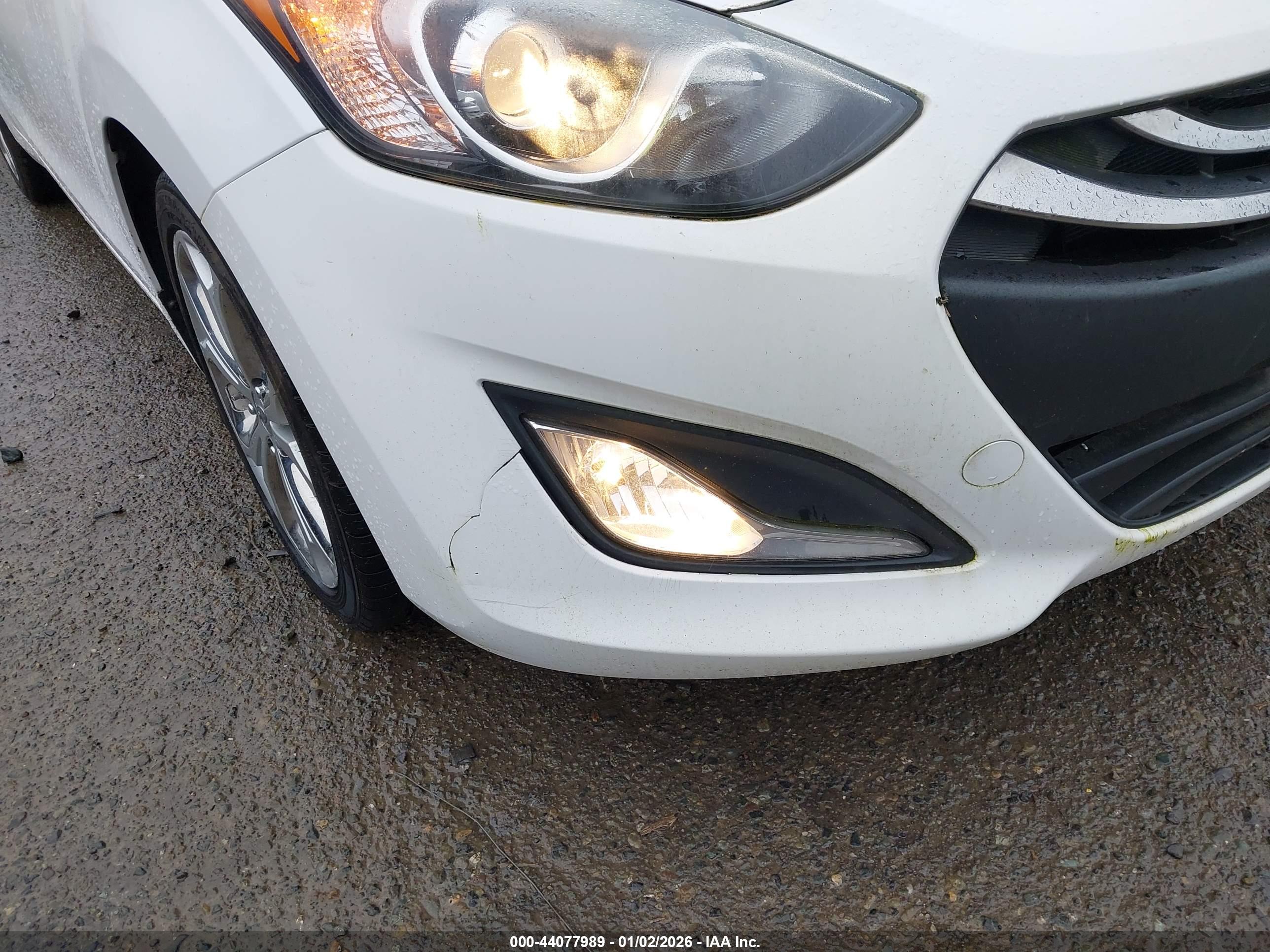 HYUNDAI ELANTRA image 6