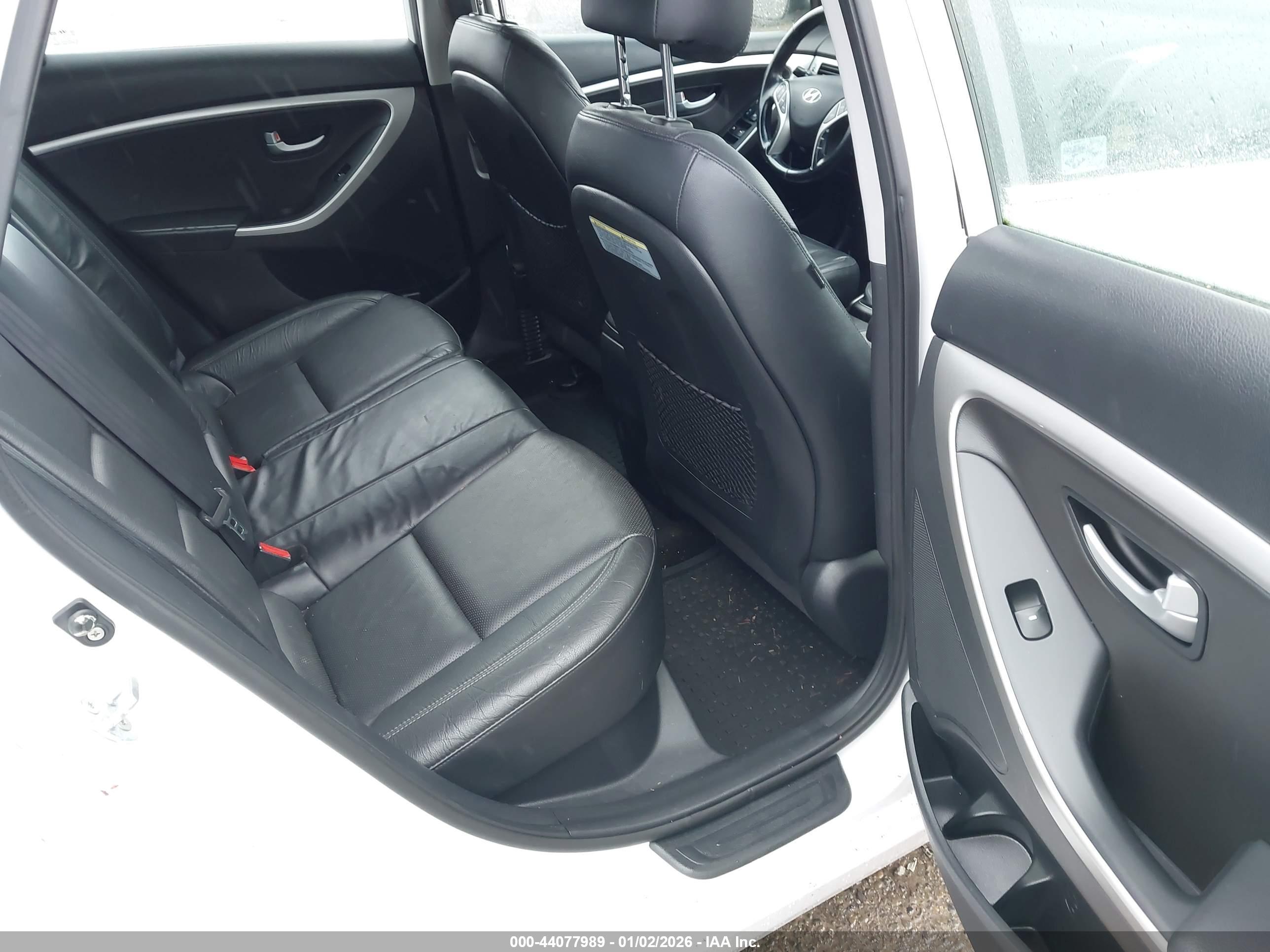 HYUNDAI ELANTRA image 8