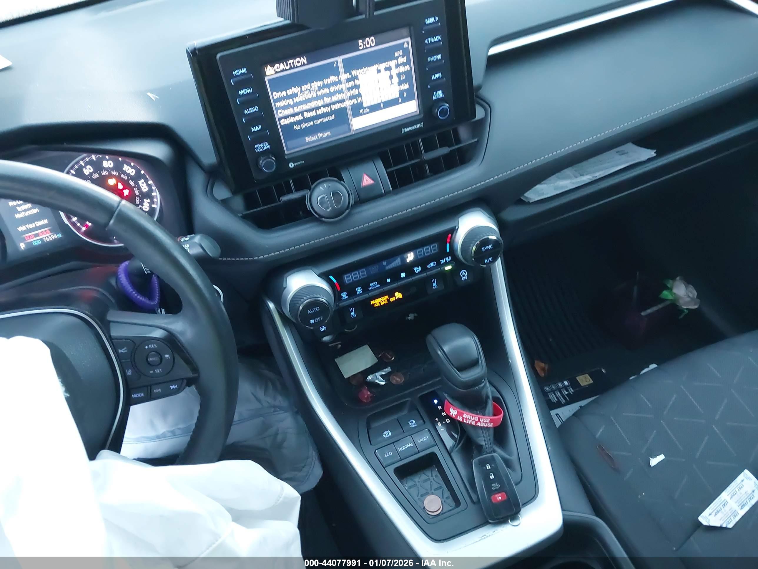TOYOTA RAV4 image 11