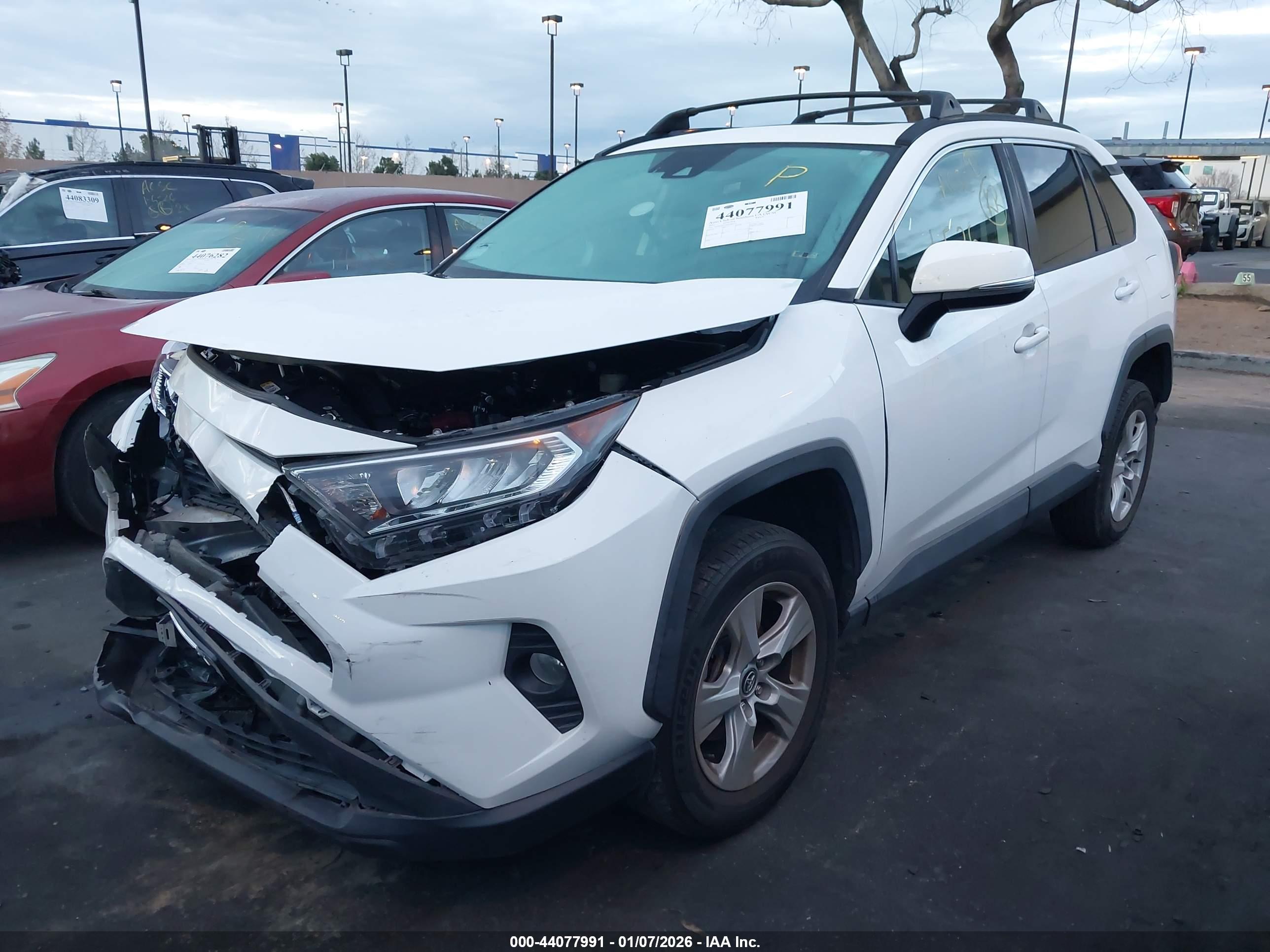 TOYOTA RAV4 image 2