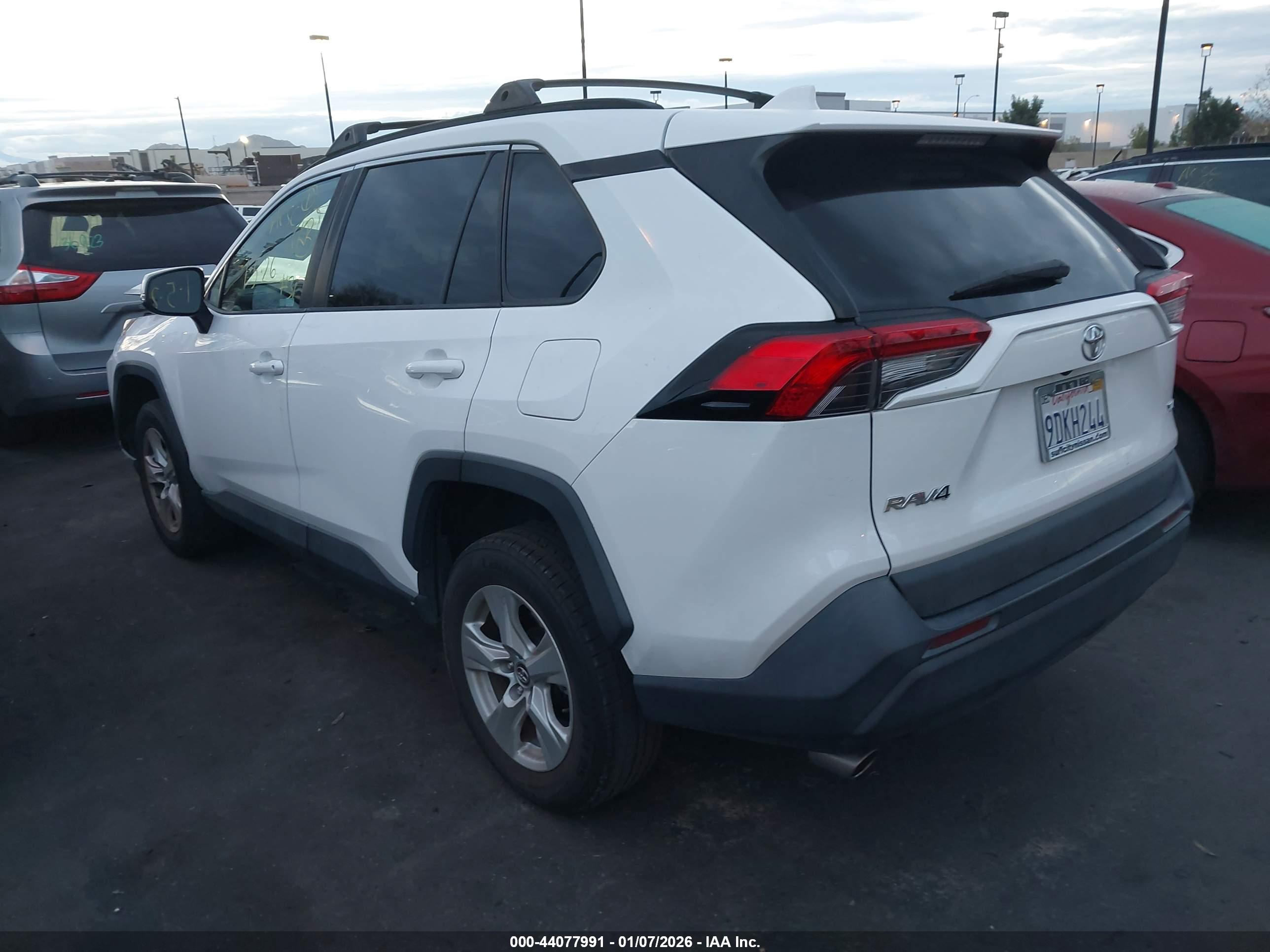 TOYOTA RAV4 image 3