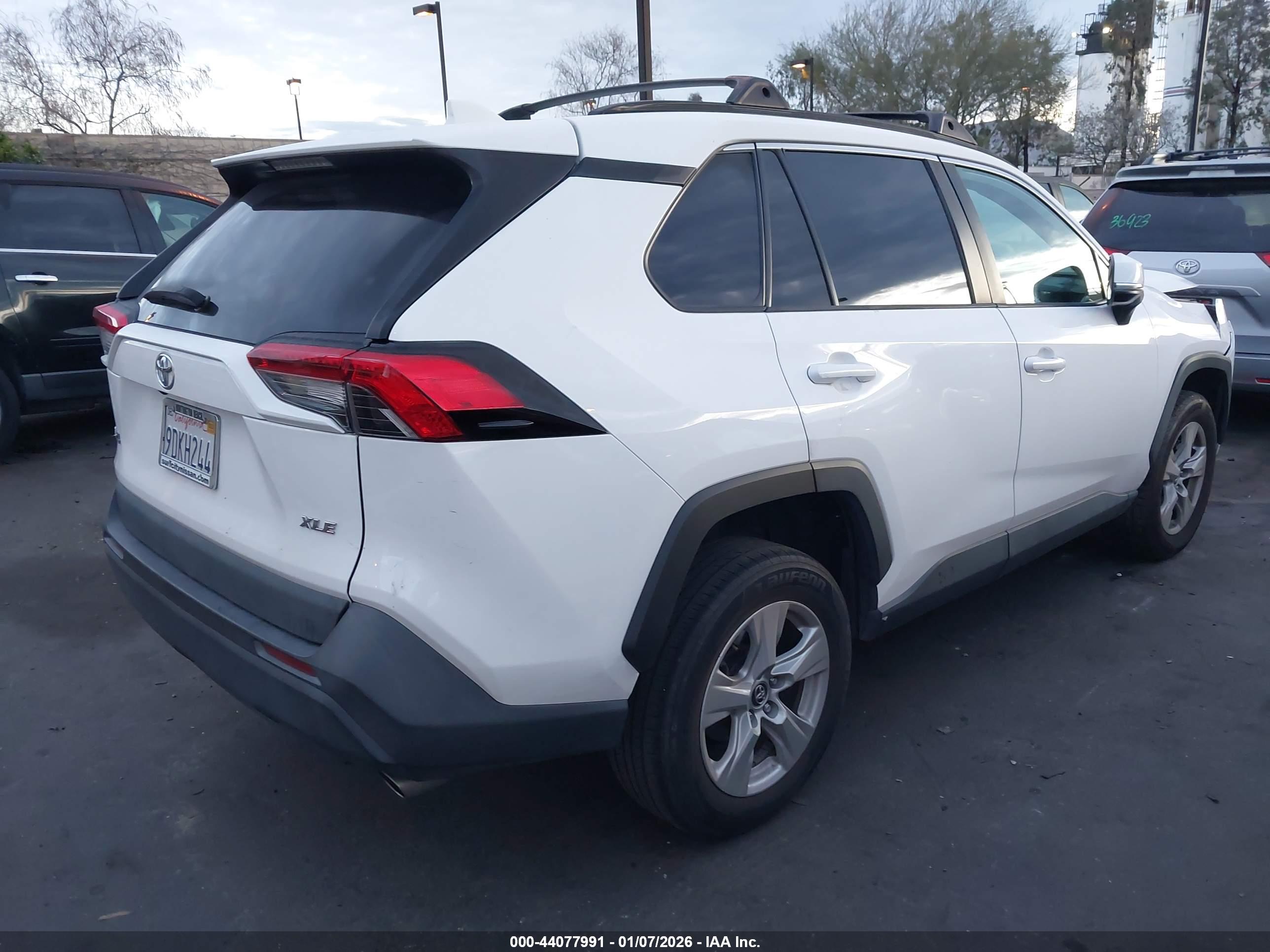 TOYOTA RAV4 image 4