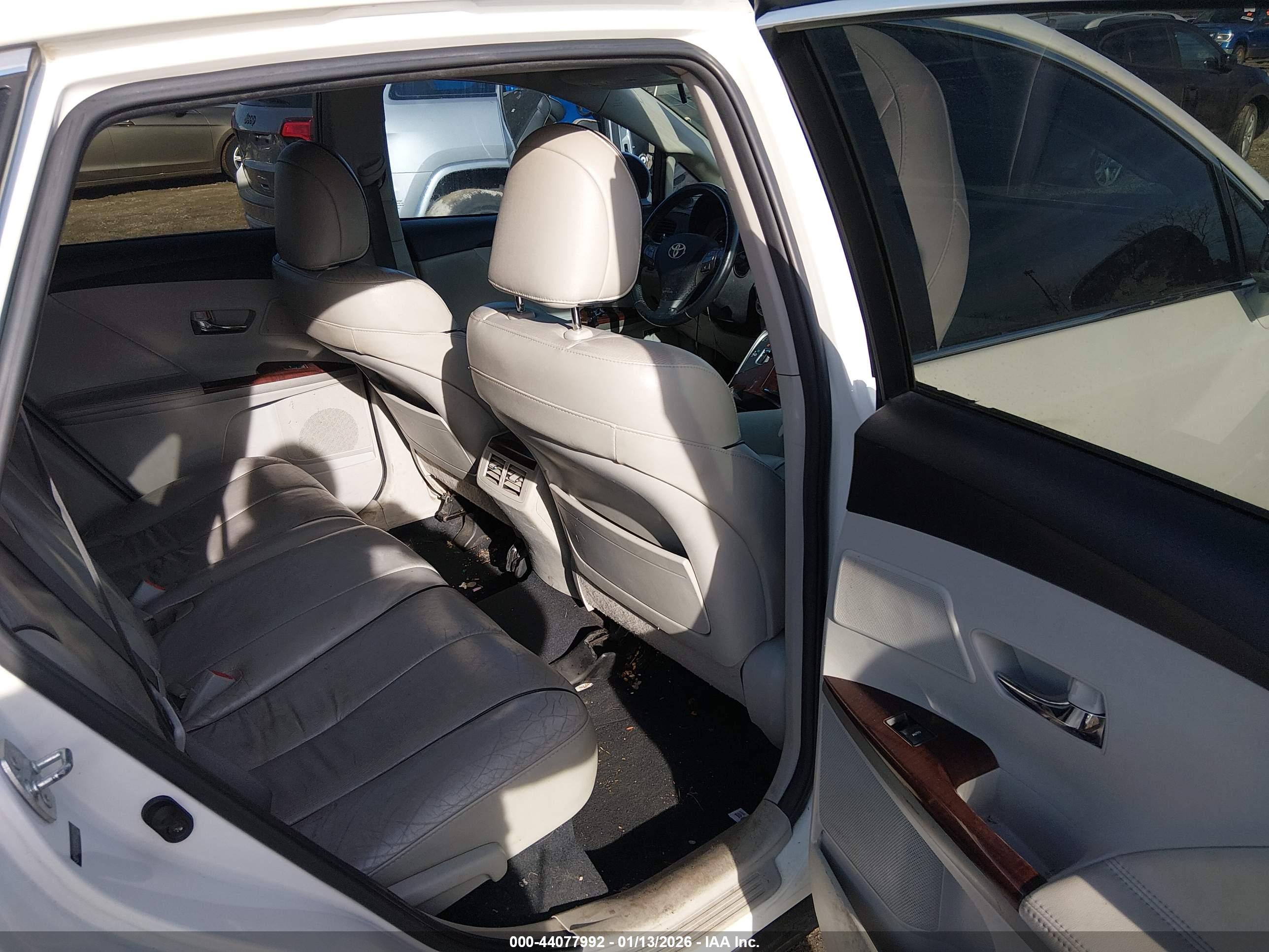 TOYOTA VENZA image 8