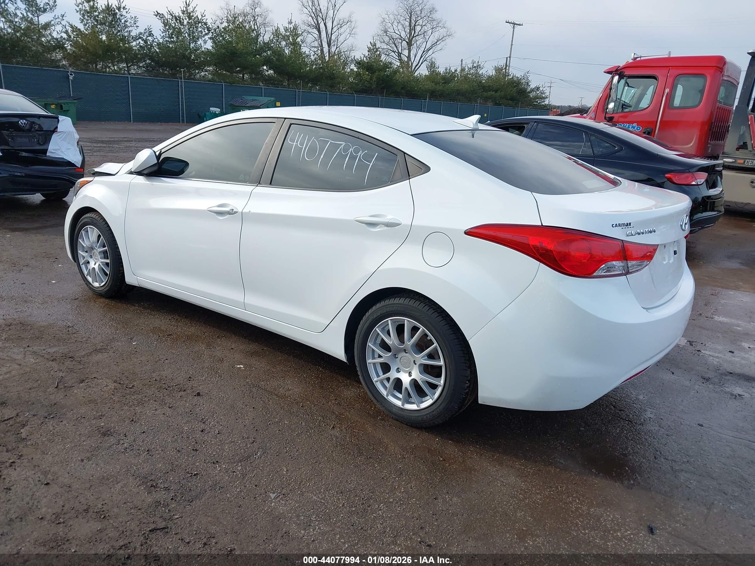 HYUNDAI ELANTRA image 3