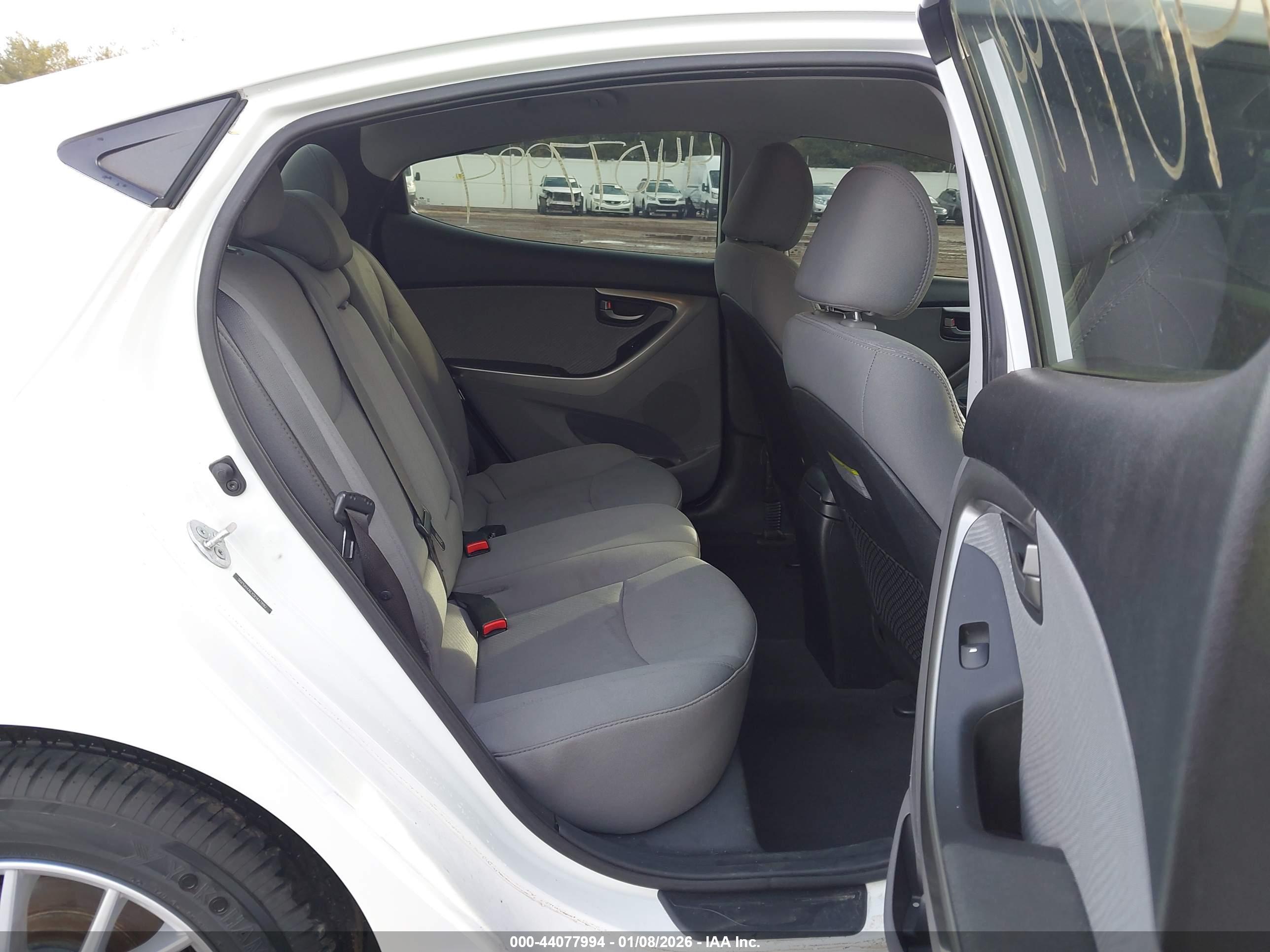 HYUNDAI ELANTRA image 8