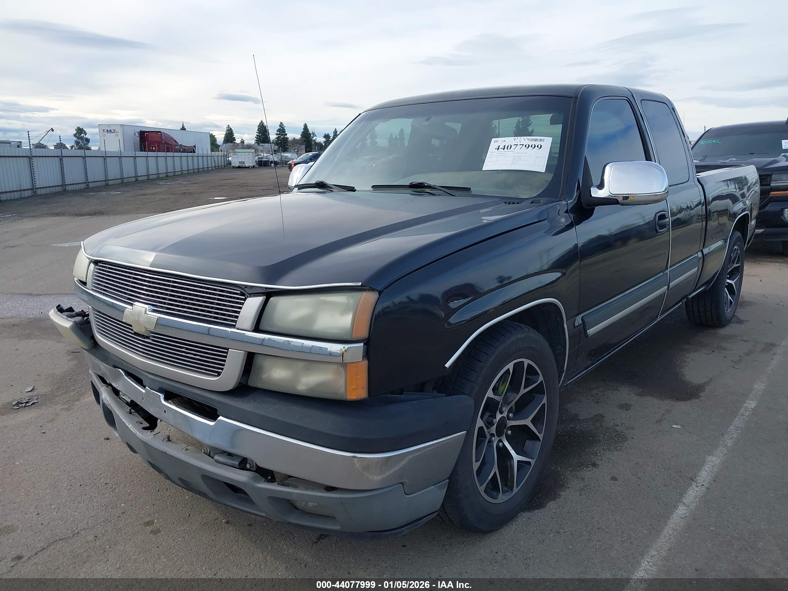 CHEVROLET SILVERADO image 2