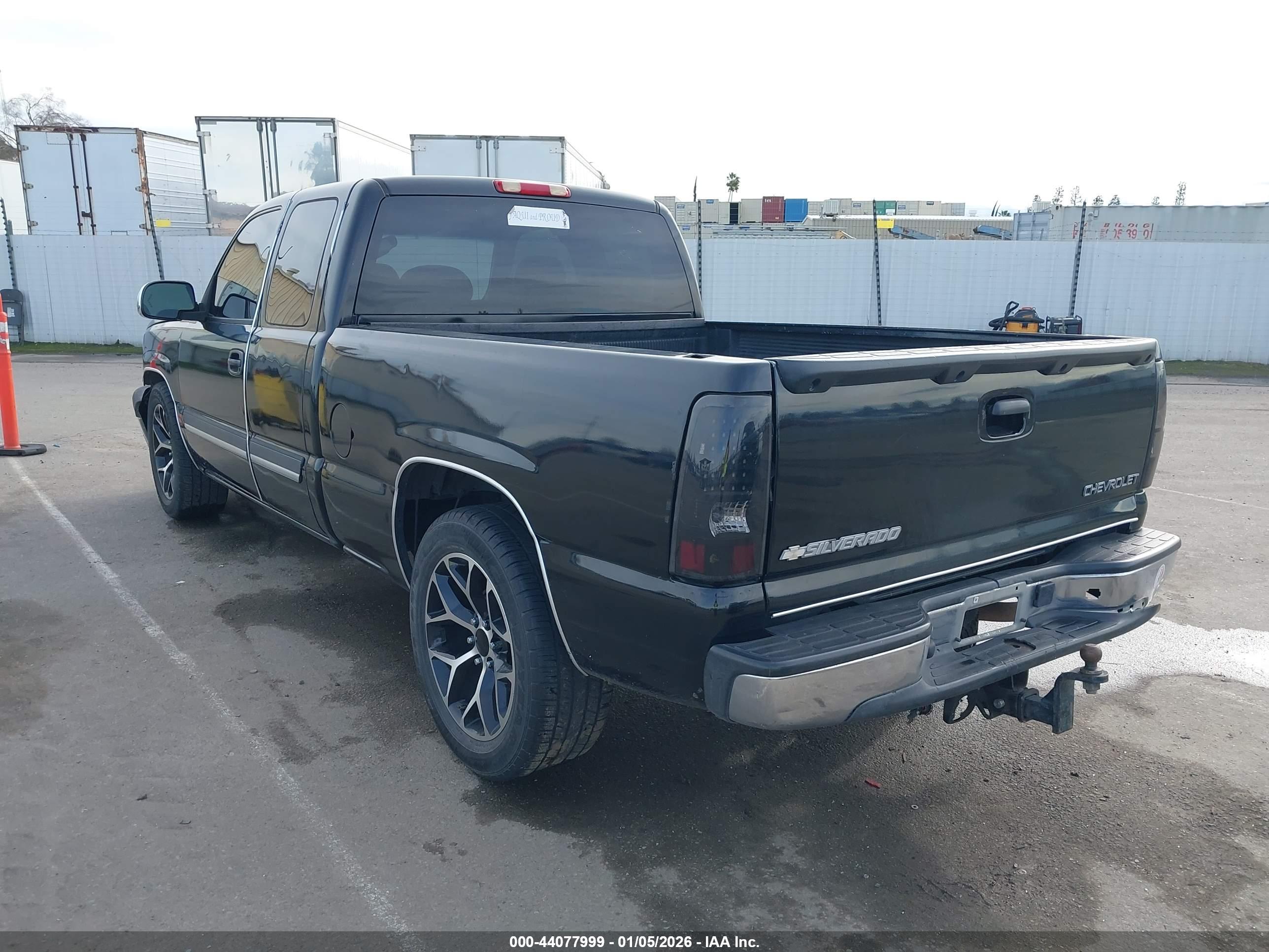 CHEVROLET SILVERADO image 3