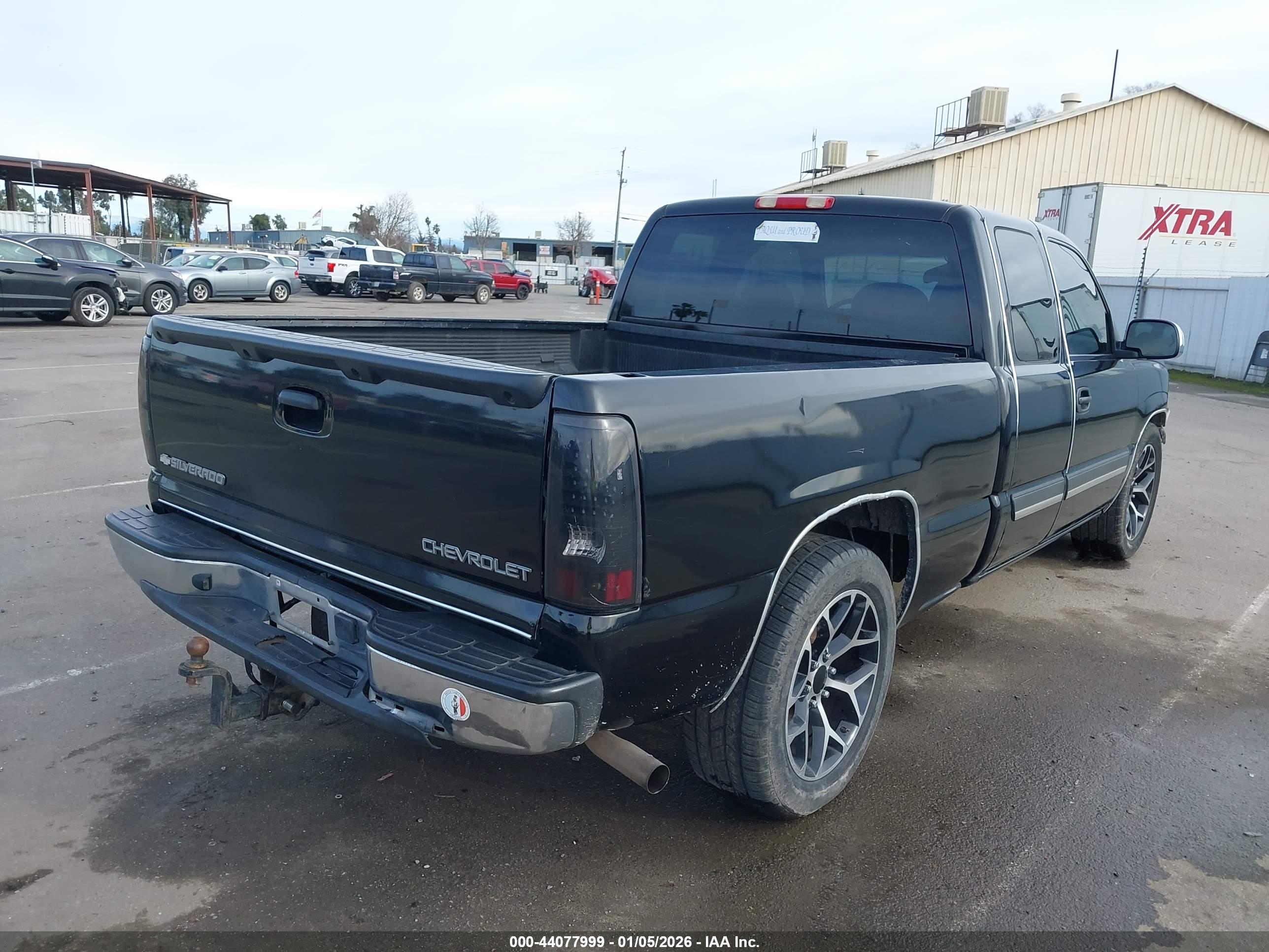 CHEVROLET SILVERADO image 4