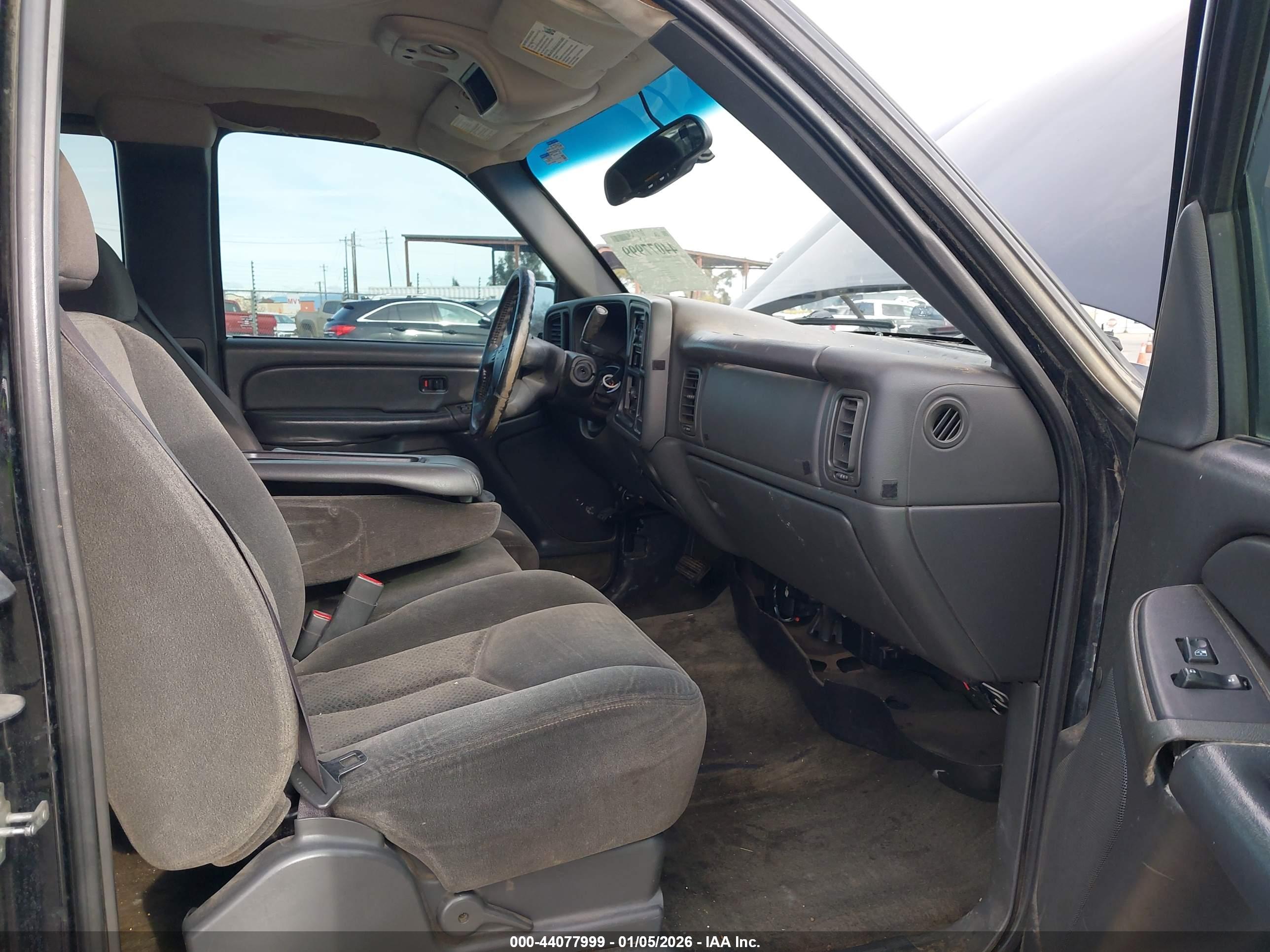 CHEVROLET SILVERADO image 5
