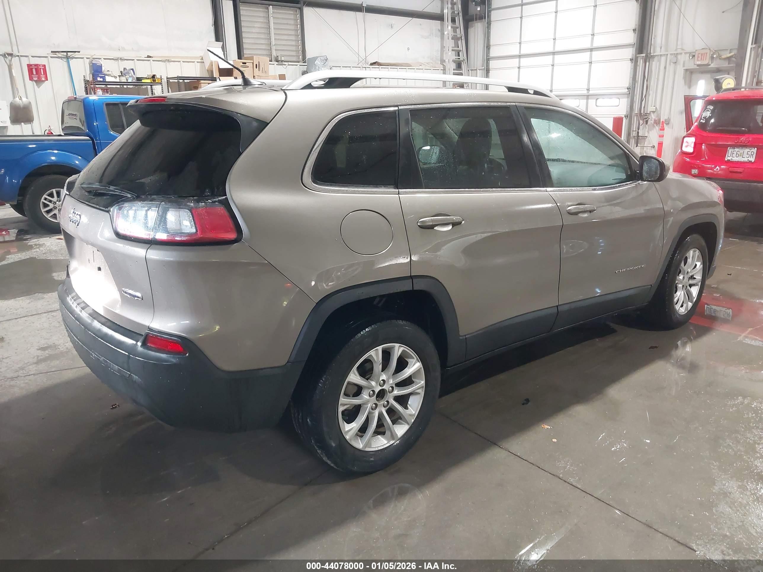 JEEP CHEROKEE image 4