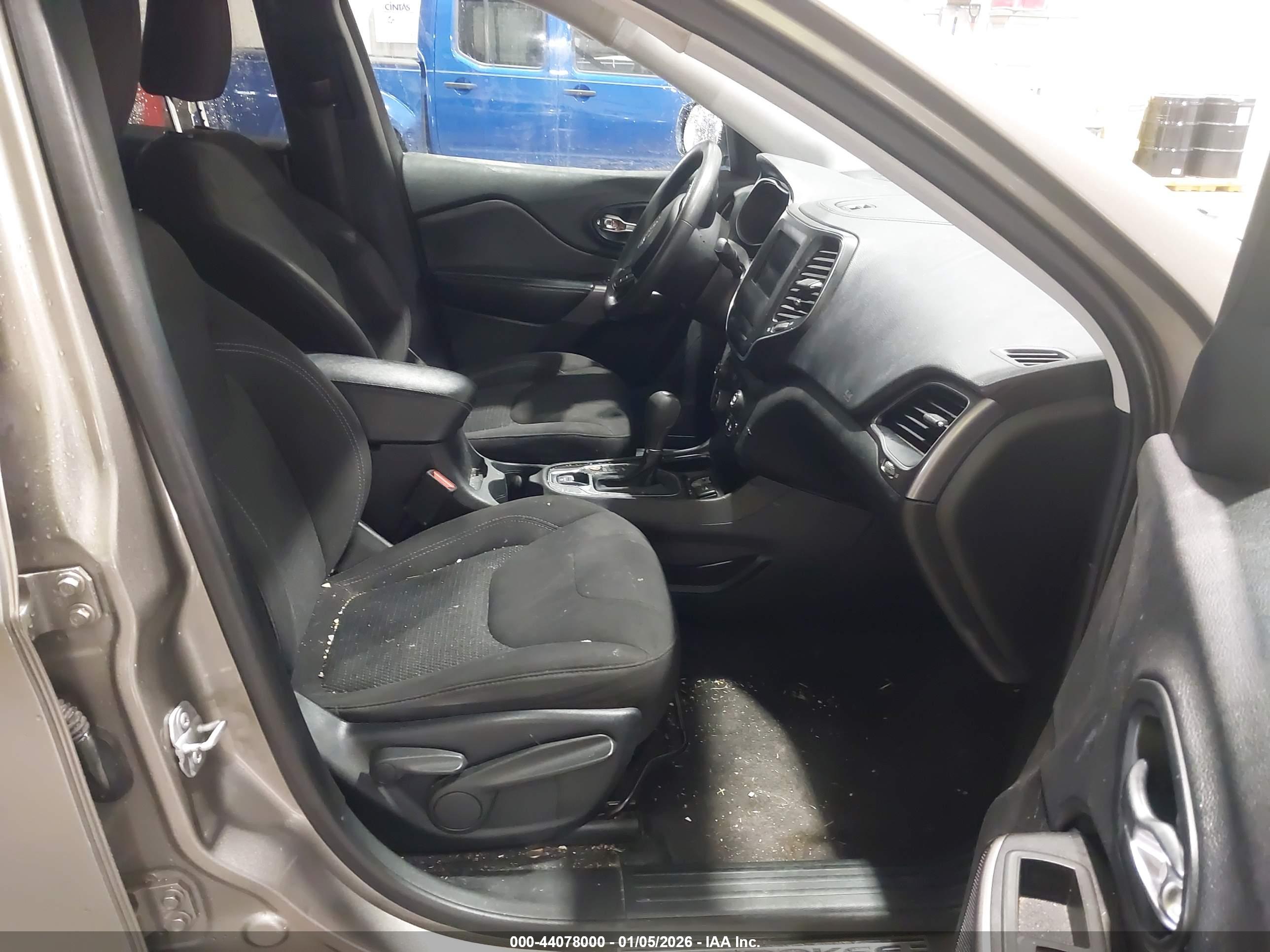 JEEP CHEROKEE image 5