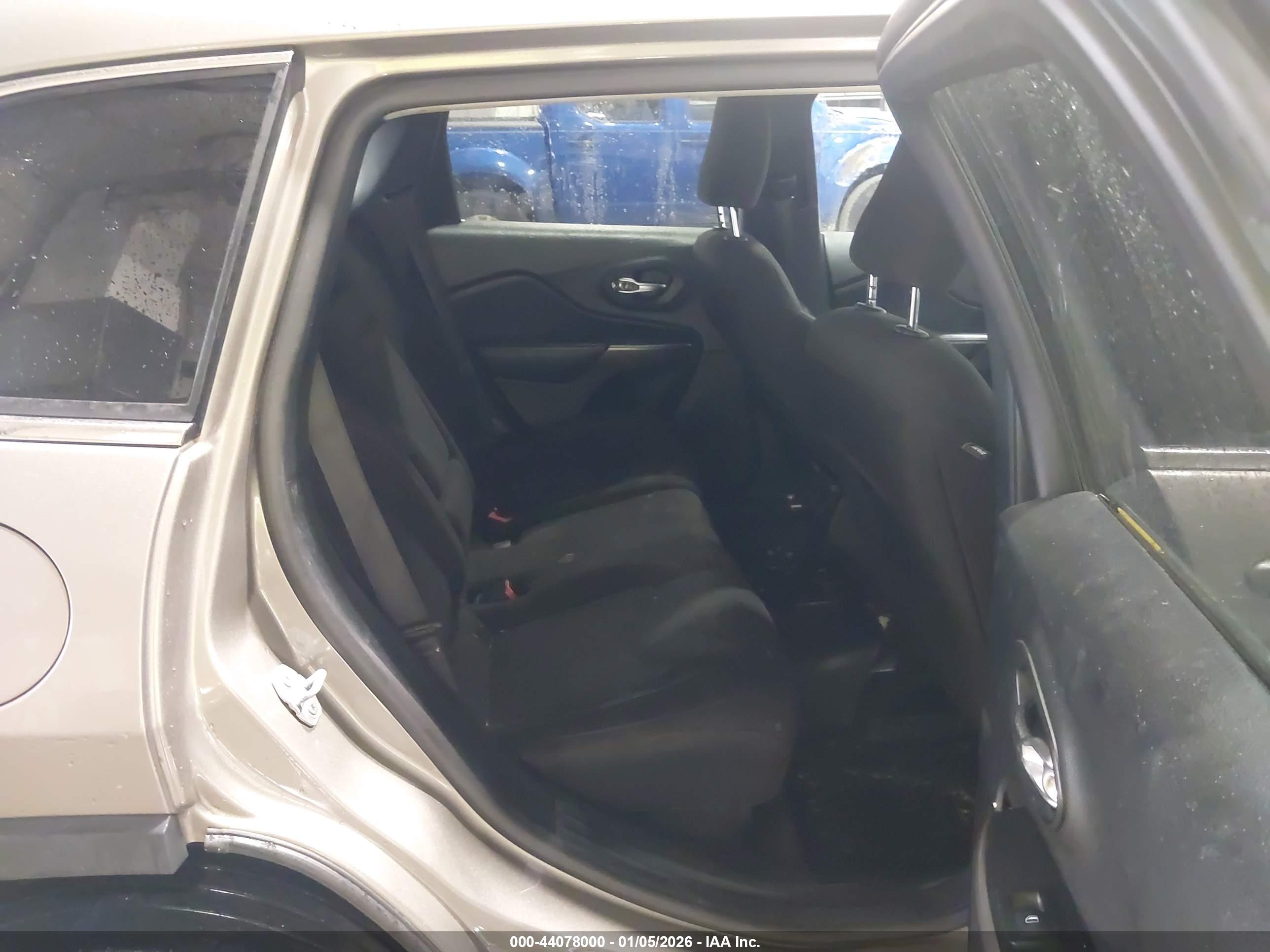 JEEP CHEROKEE image 8