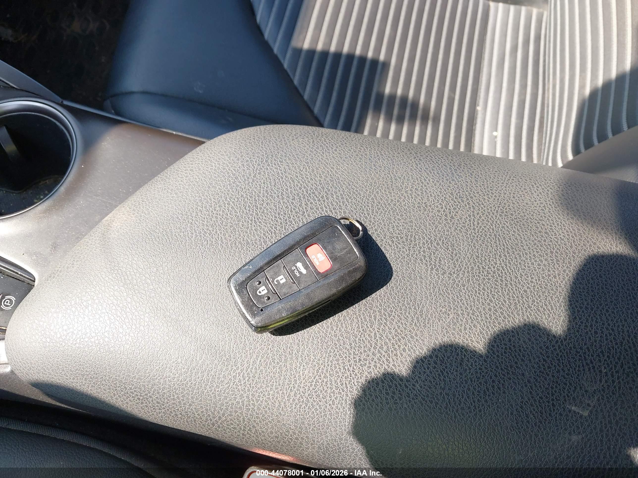 TOYOTA CAMRY image 11