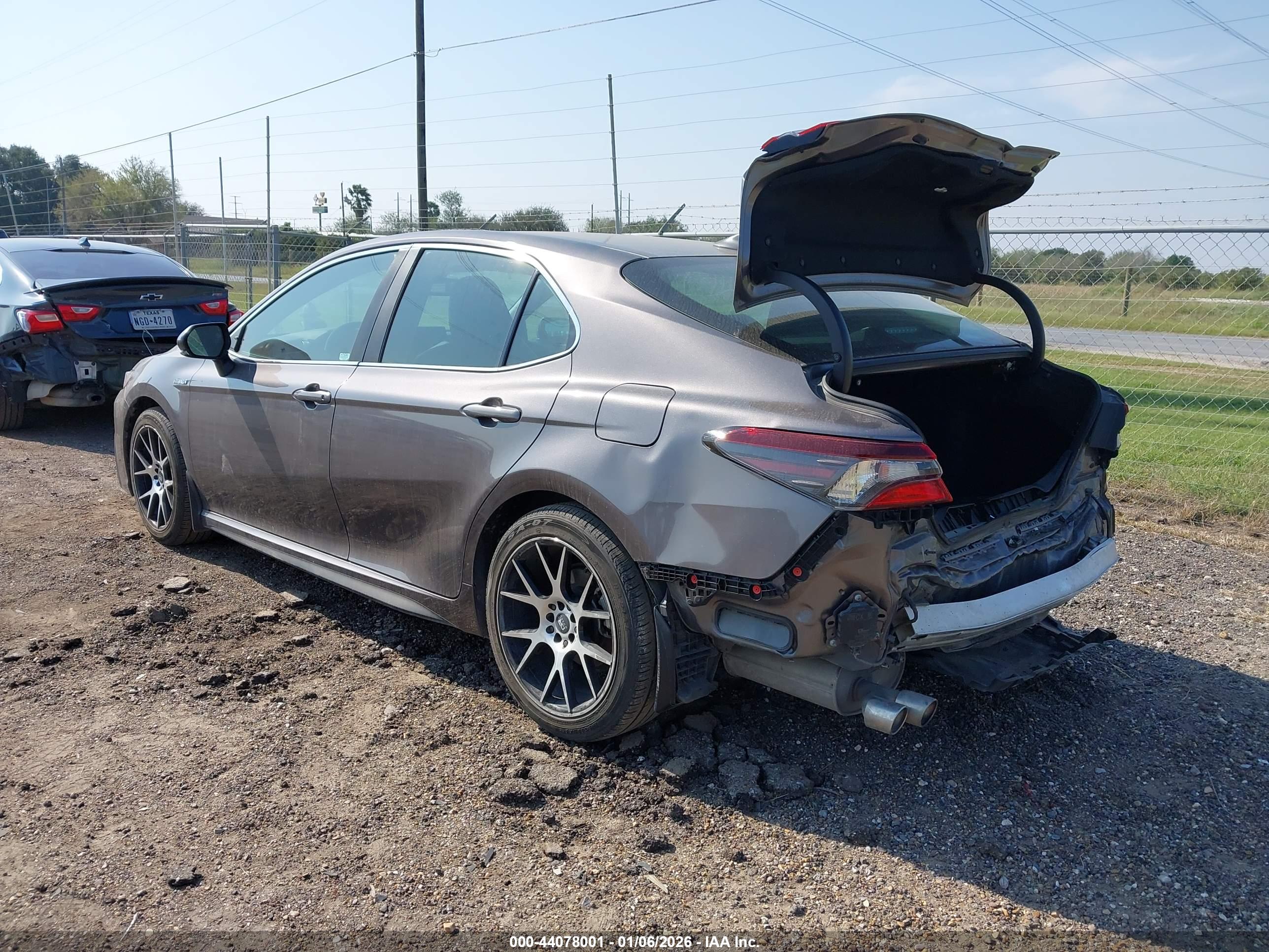TOYOTA CAMRY image 3