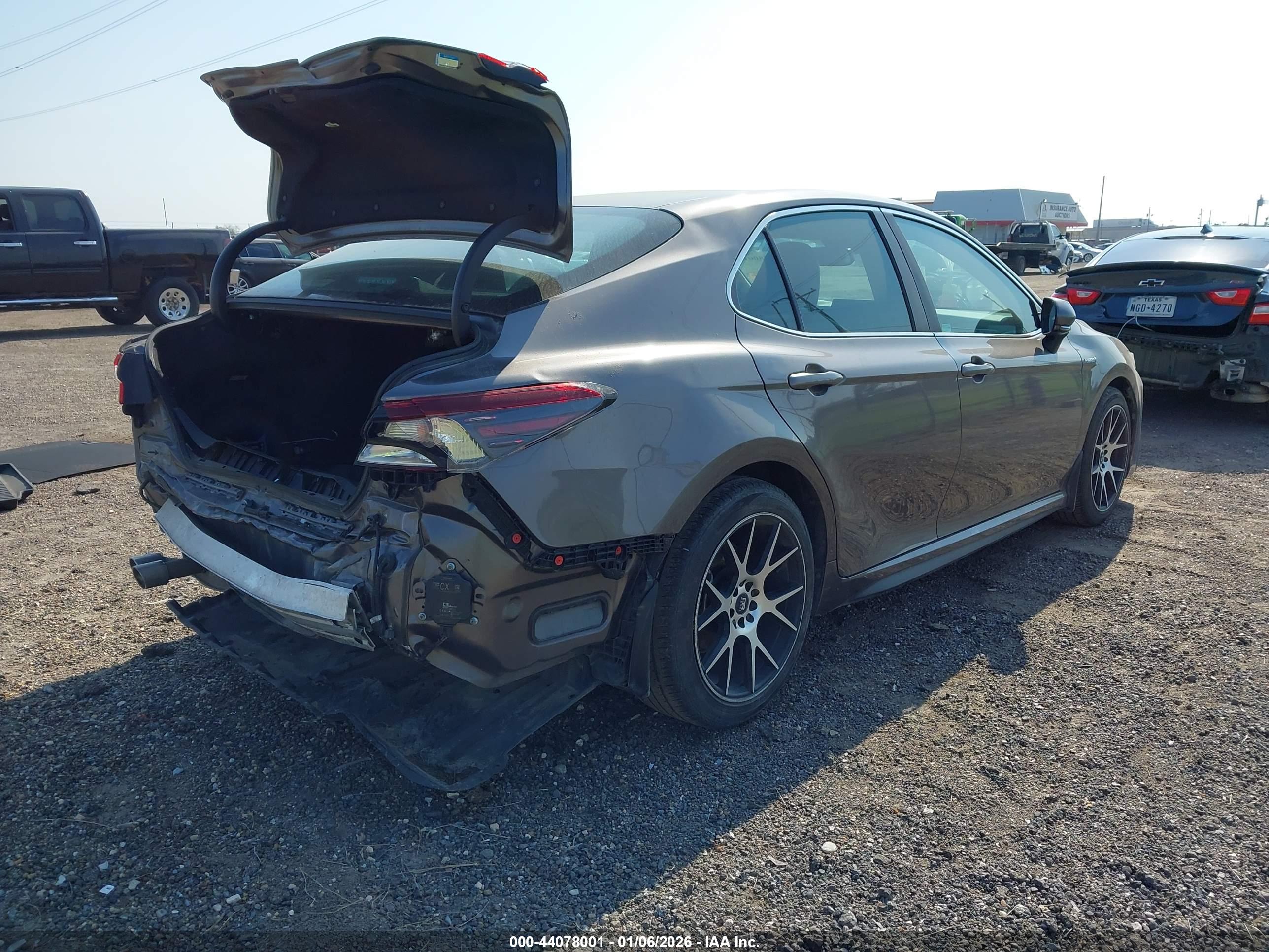TOYOTA CAMRY image 4