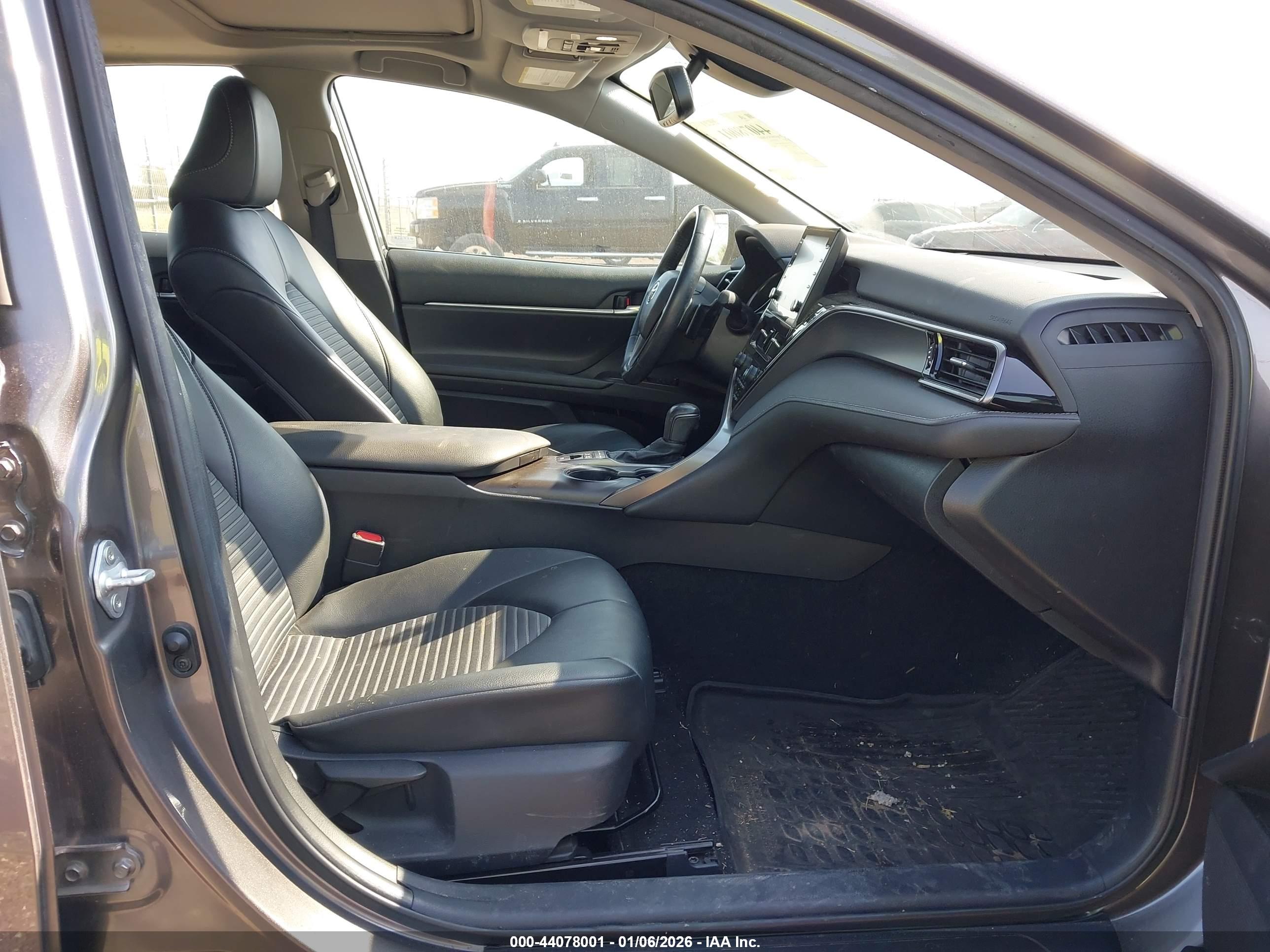 TOYOTA CAMRY image 5