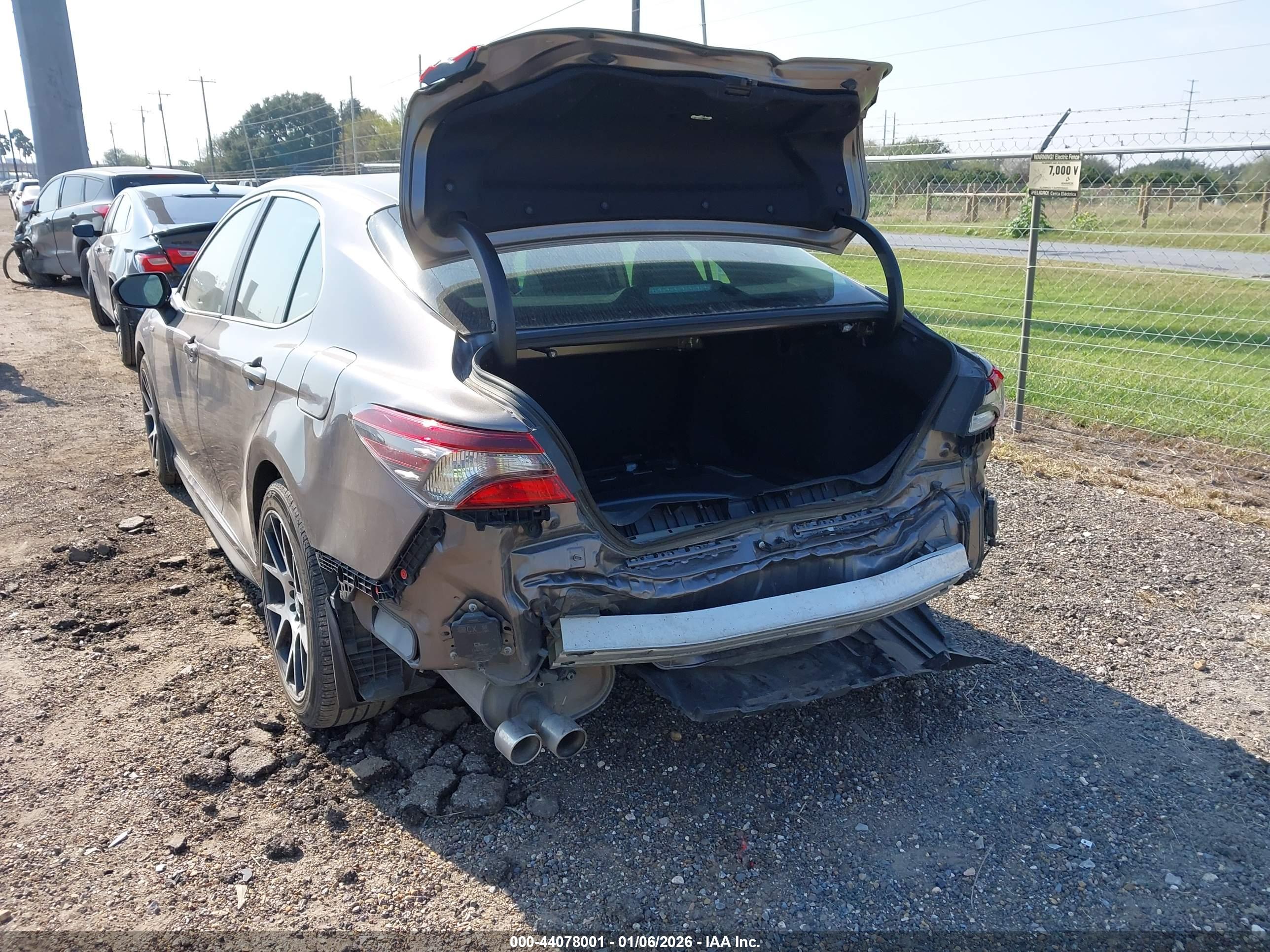 TOYOTA CAMRY image 6