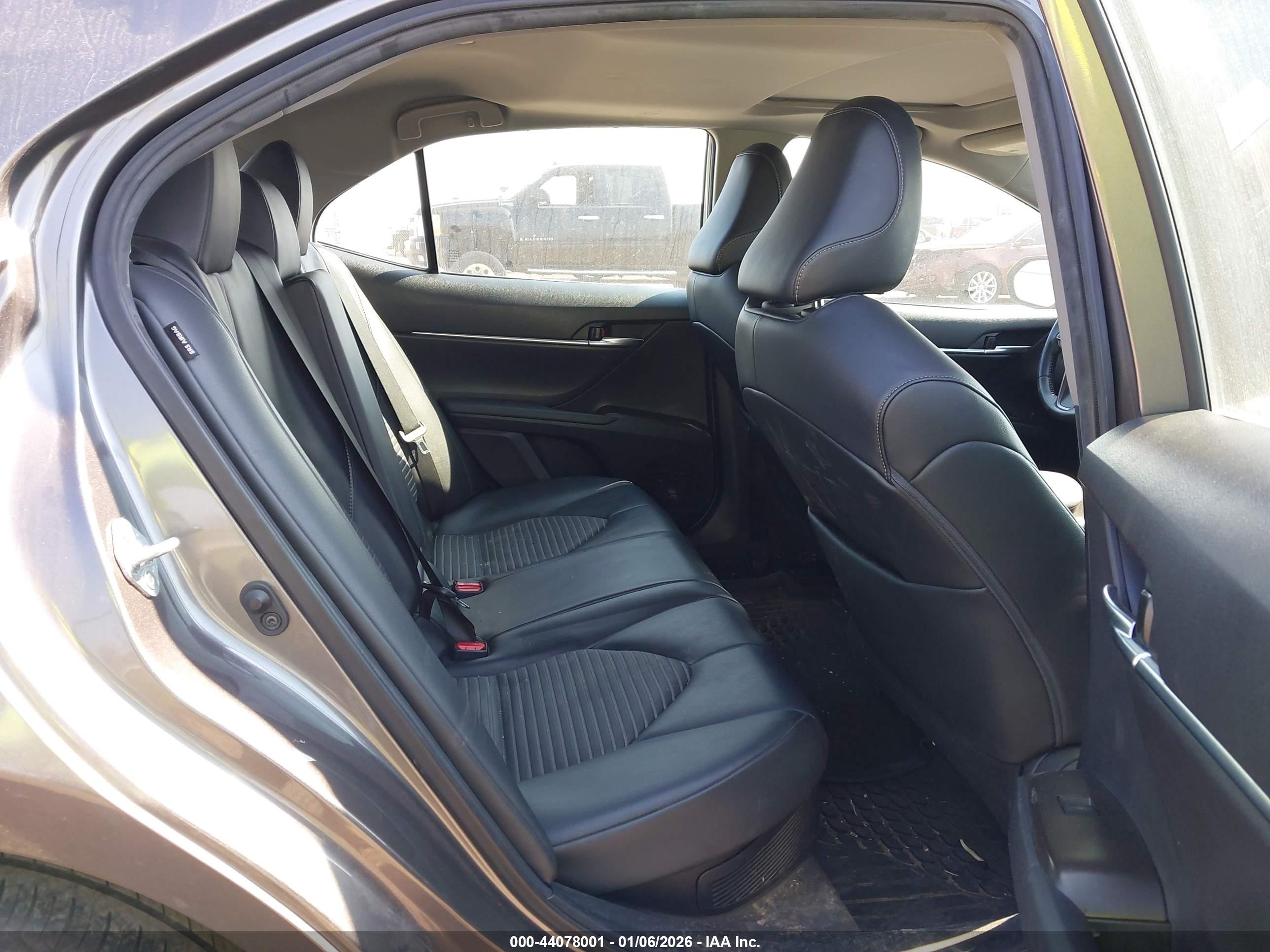 TOYOTA CAMRY image 8