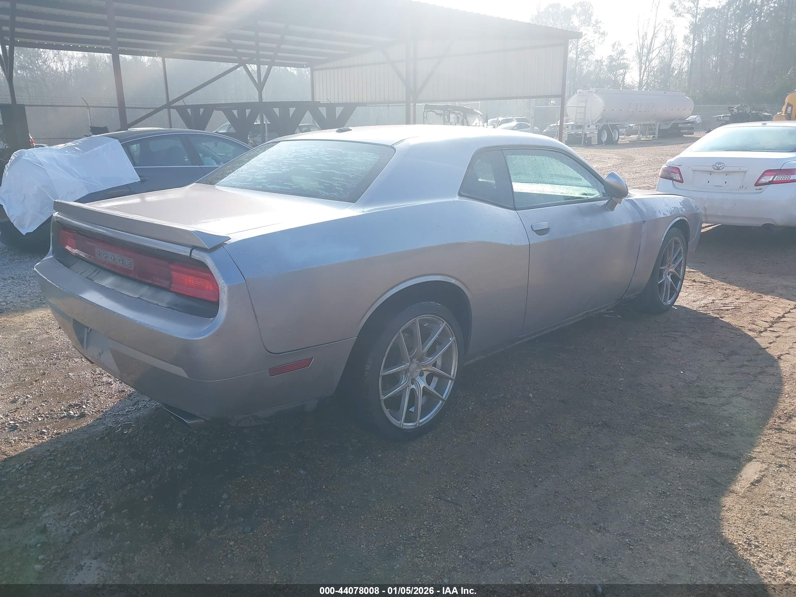 DODGE CHALLENGER image 4