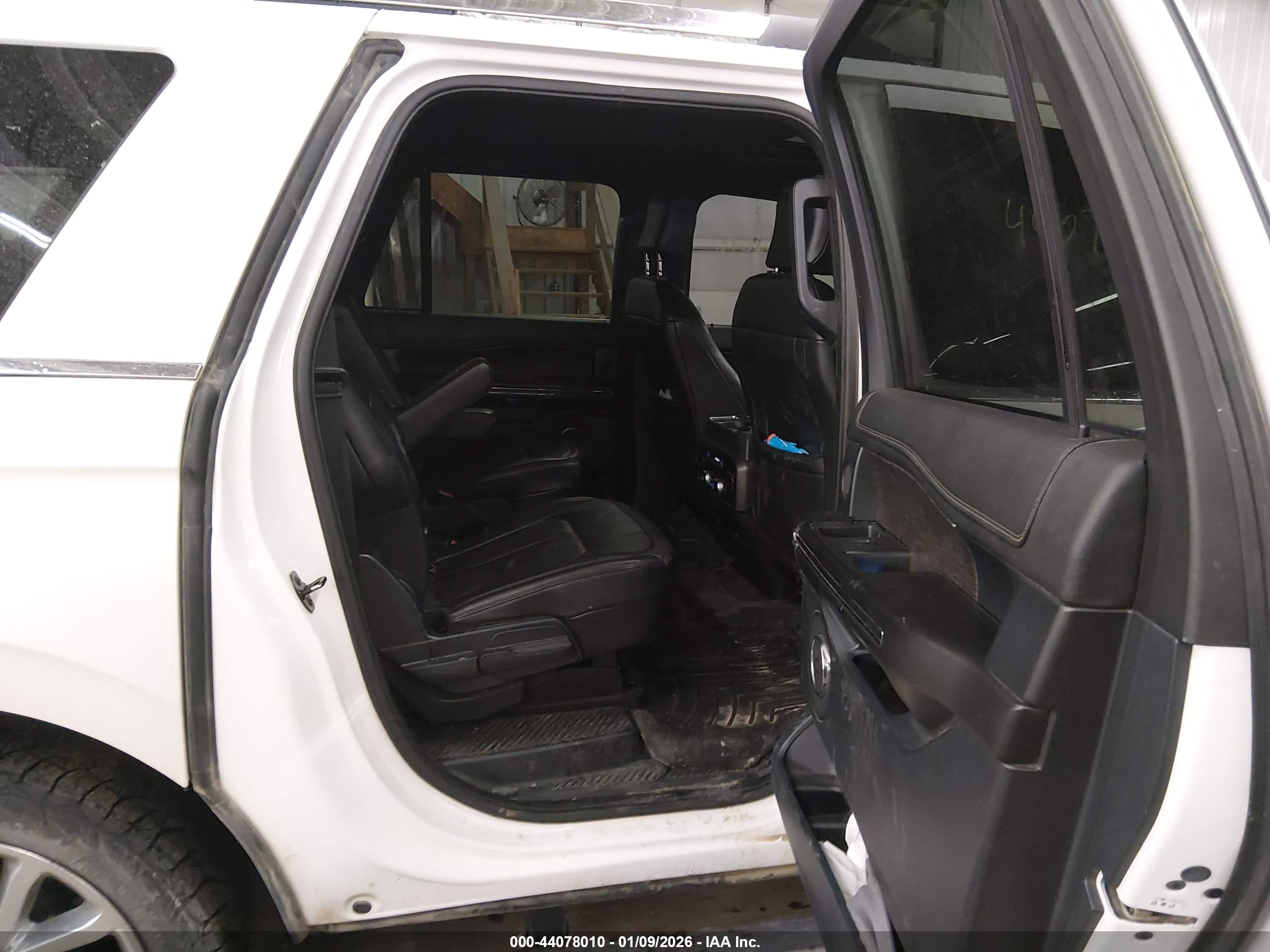 FORD EXPEDITION image 8