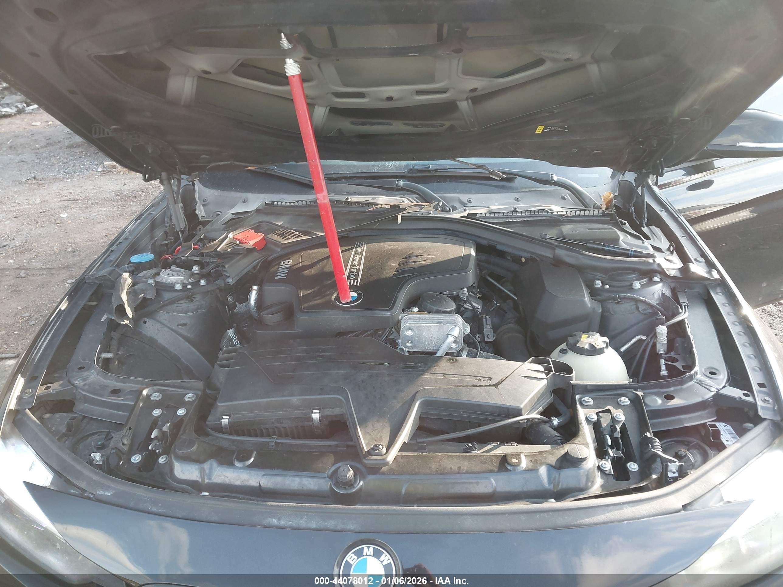 BMW 320I image 10