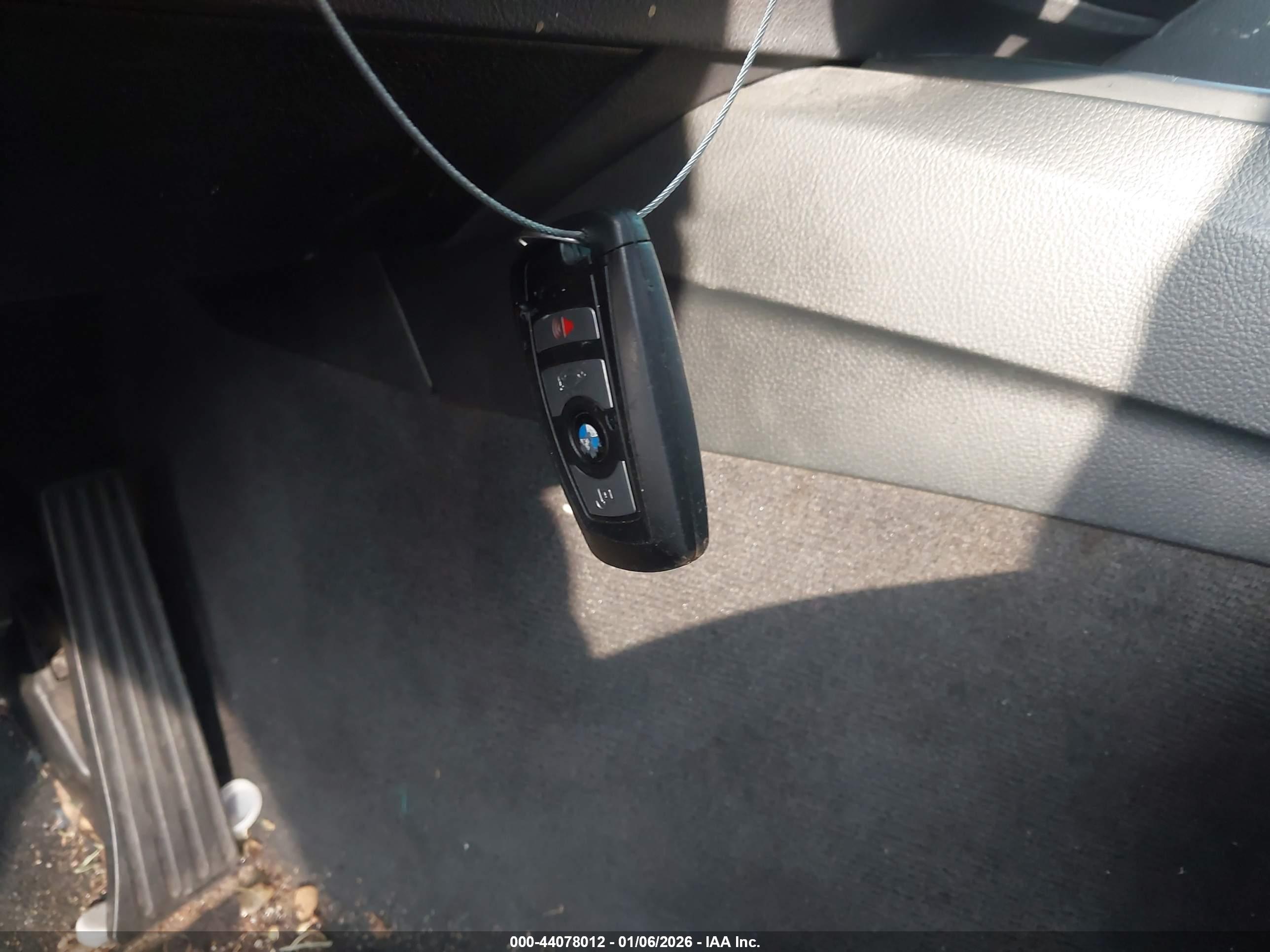 BMW 320I image 11