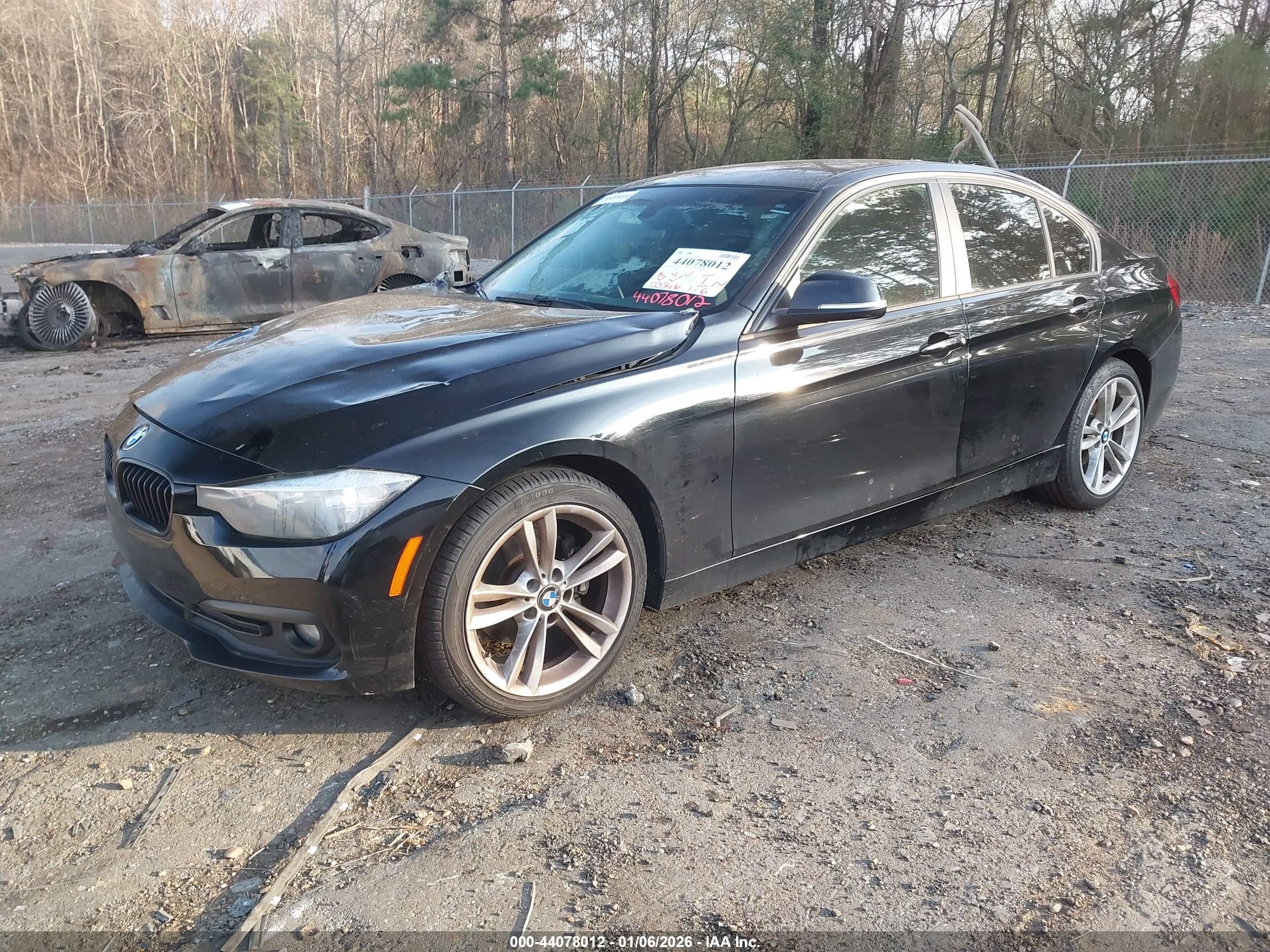 BMW 320I image 2