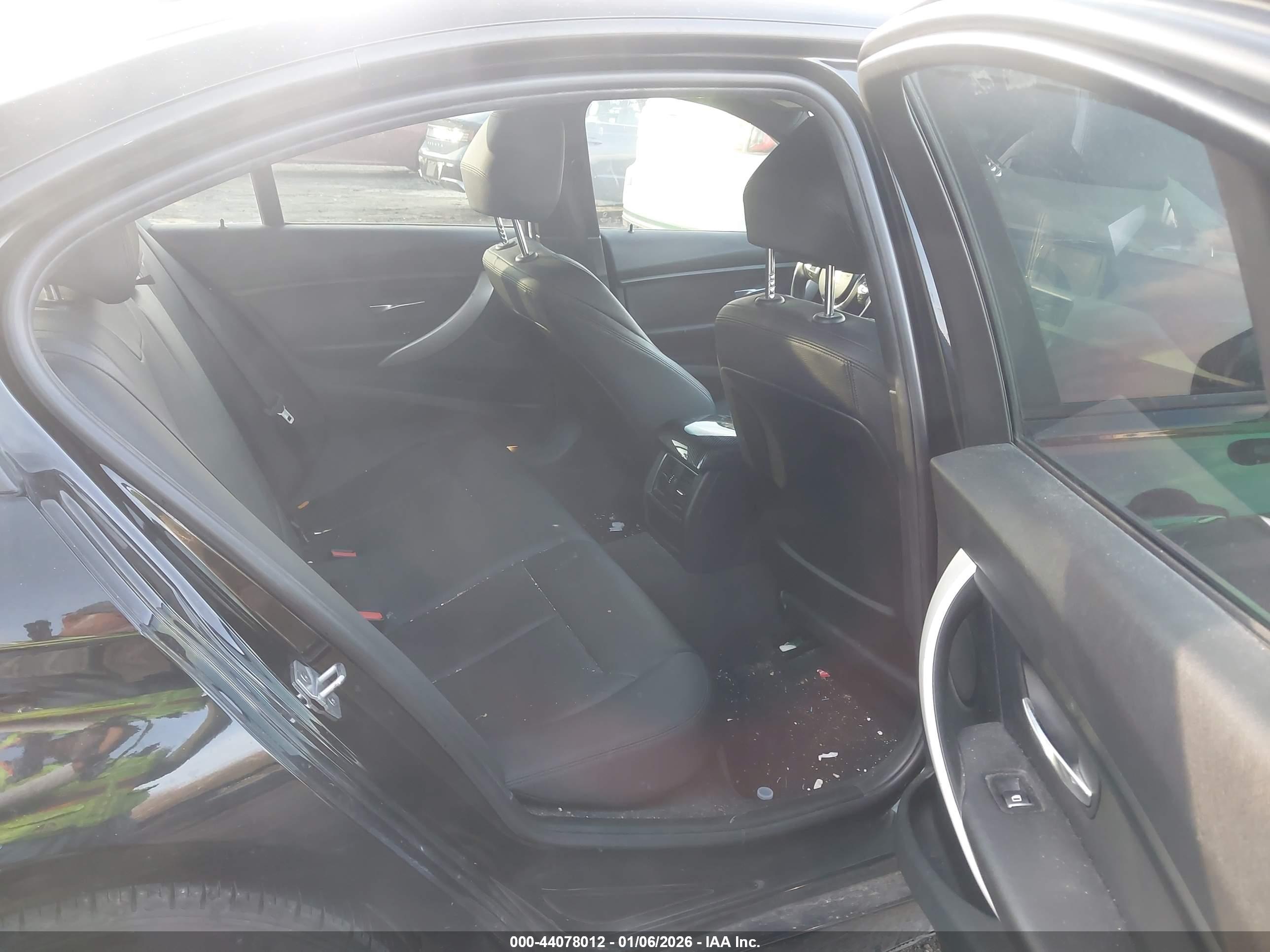 BMW 320I image 8
