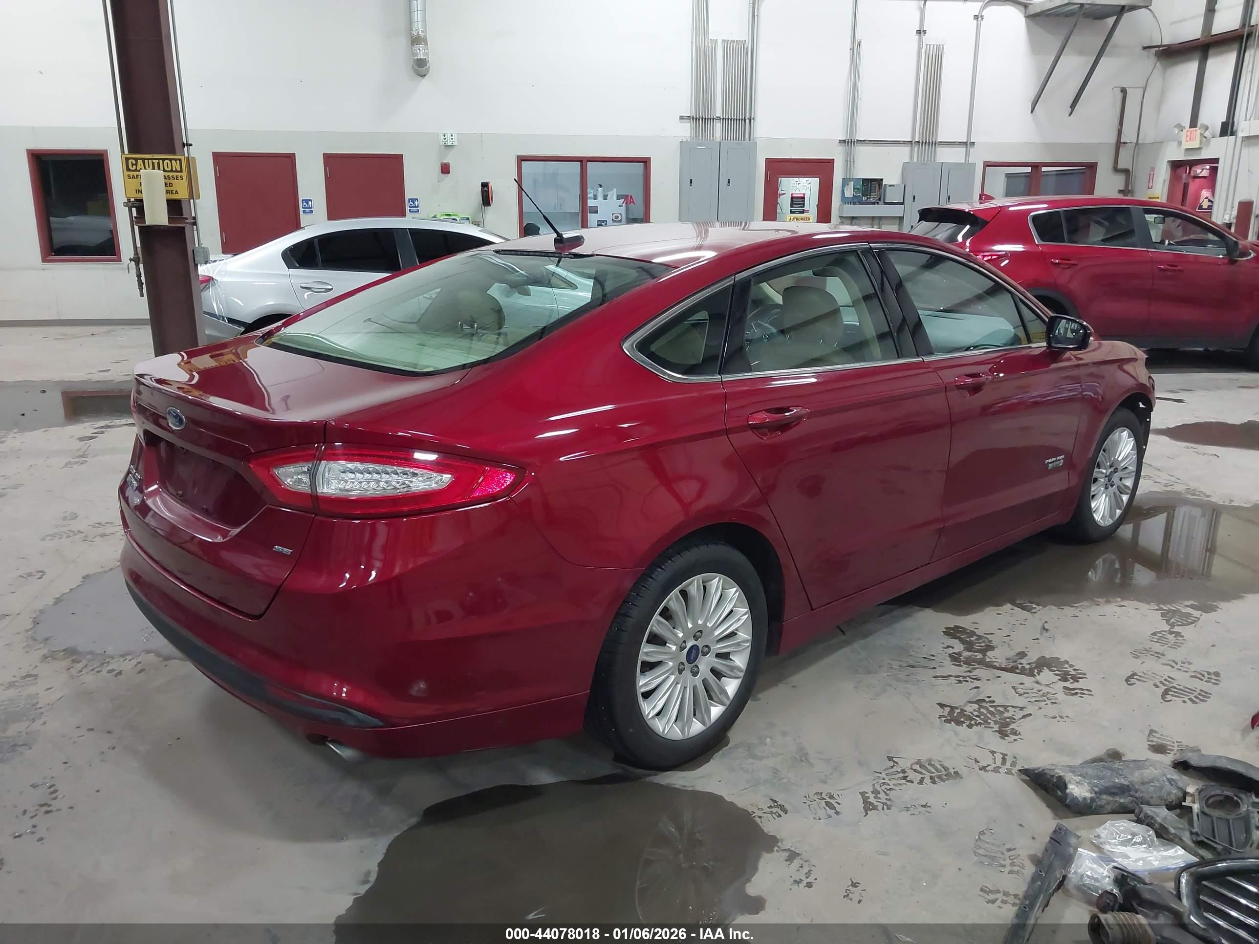 FORD FUSION image 4