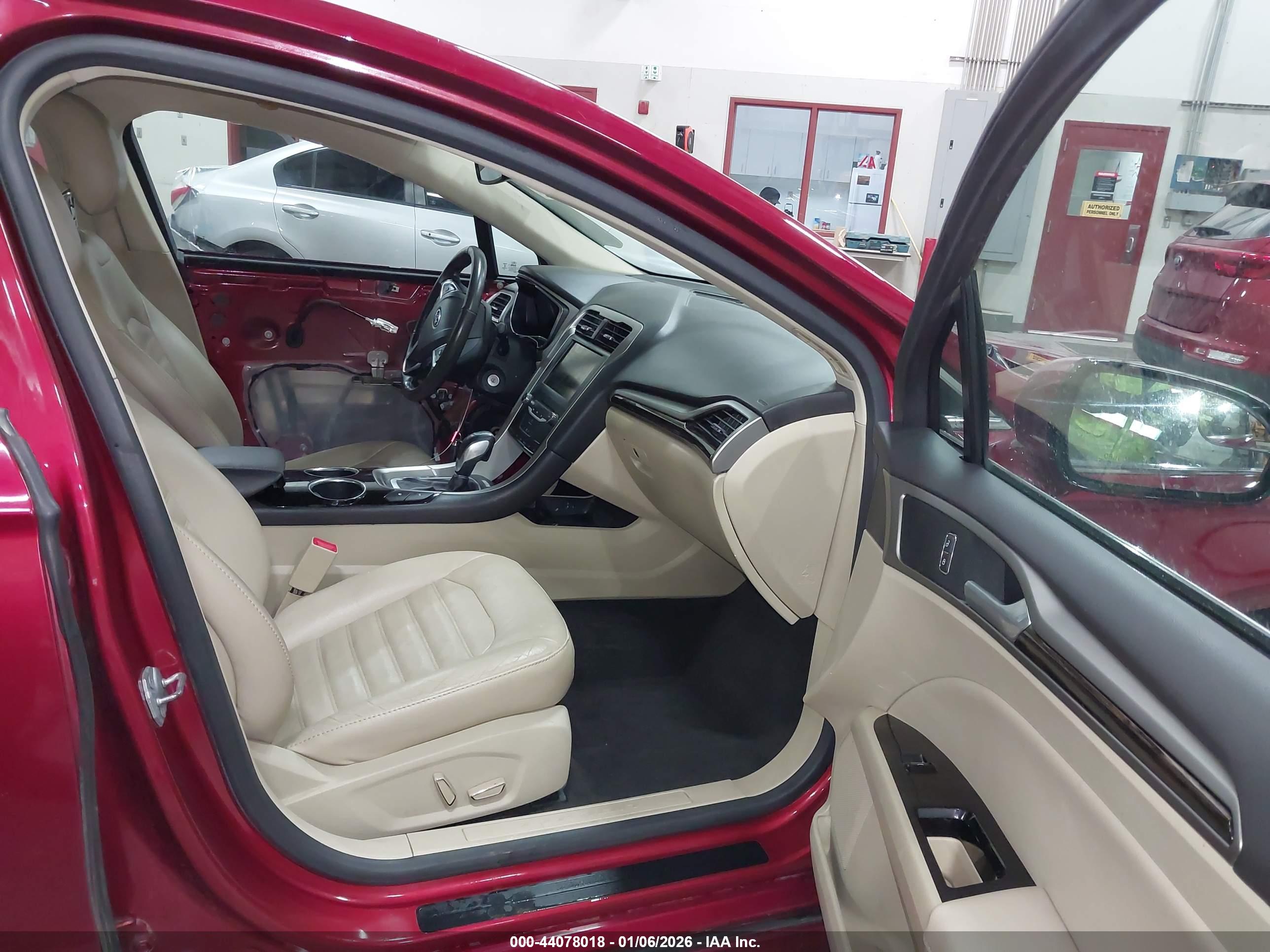 FORD FUSION image 5