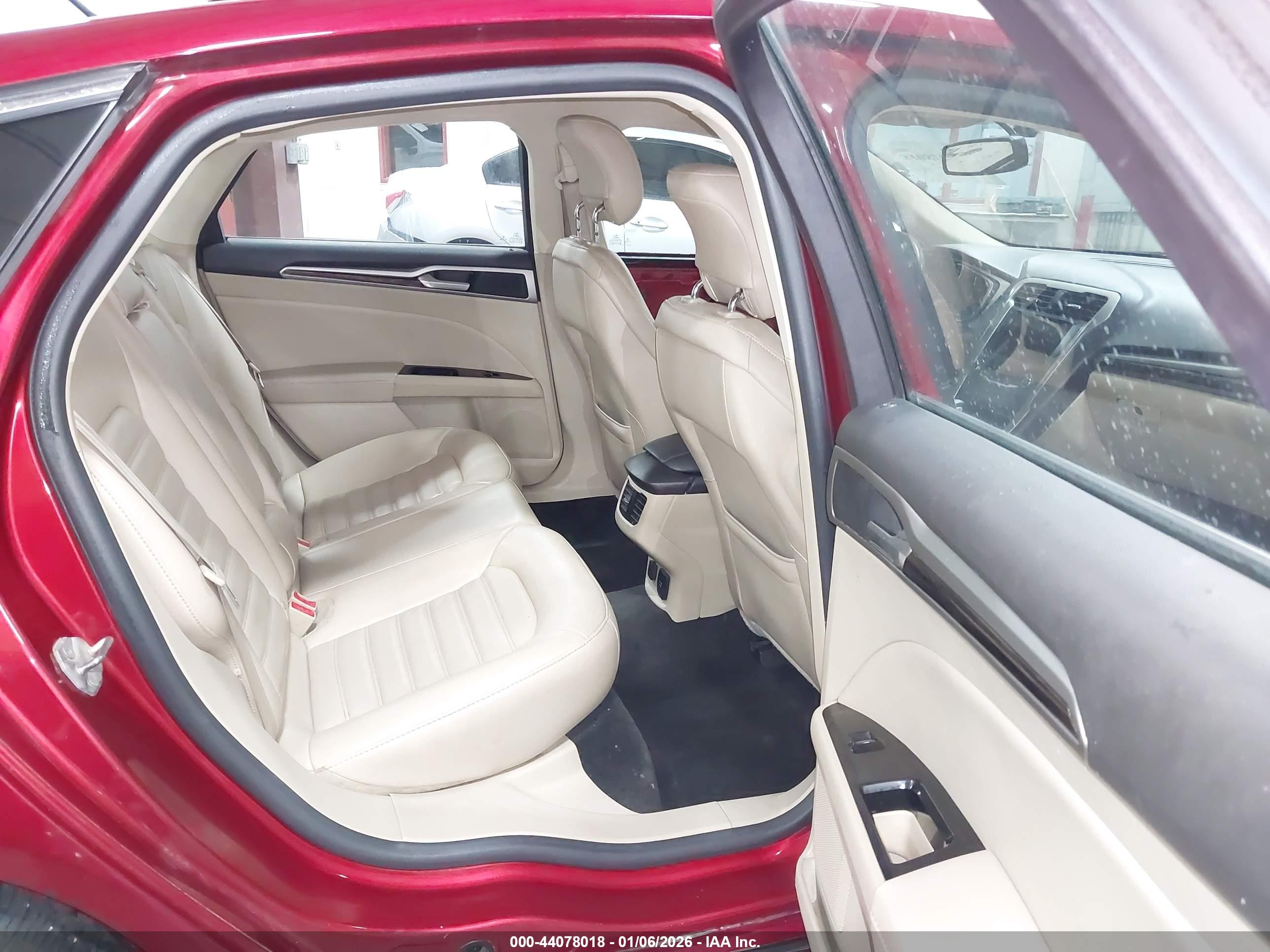 FORD FUSION image 8