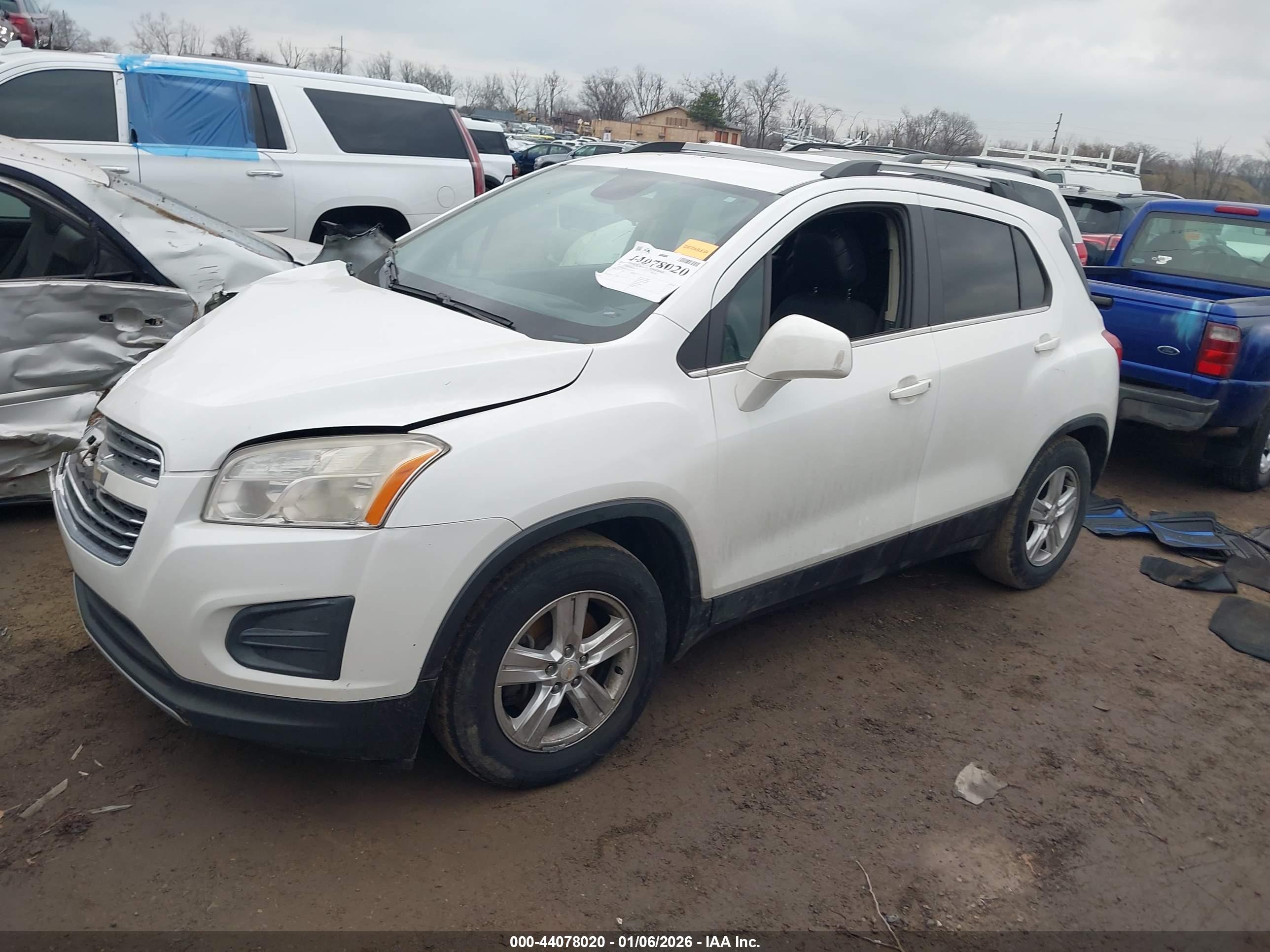 CHEVROLET TRAX image 2