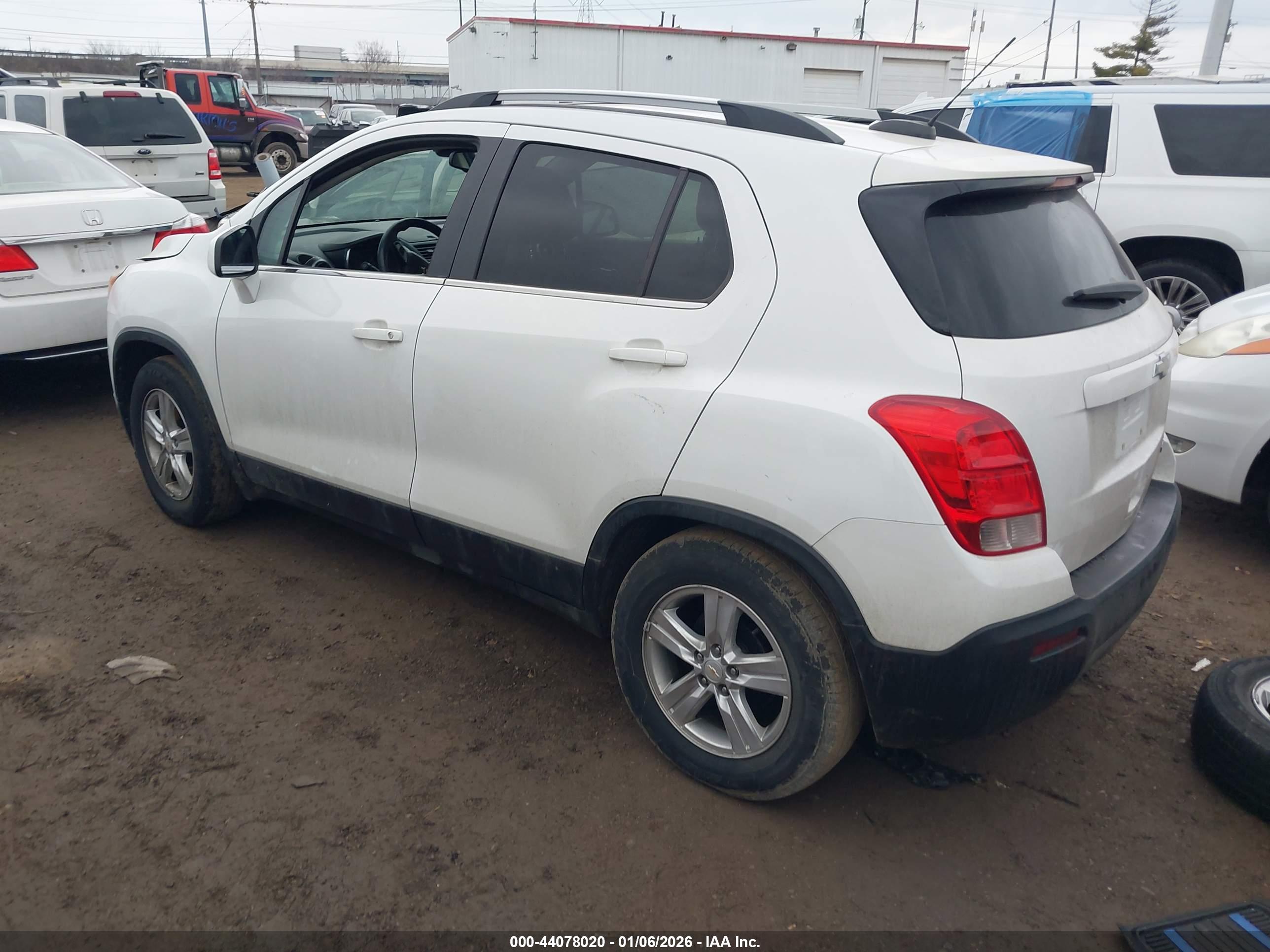 CHEVROLET TRAX image 3
