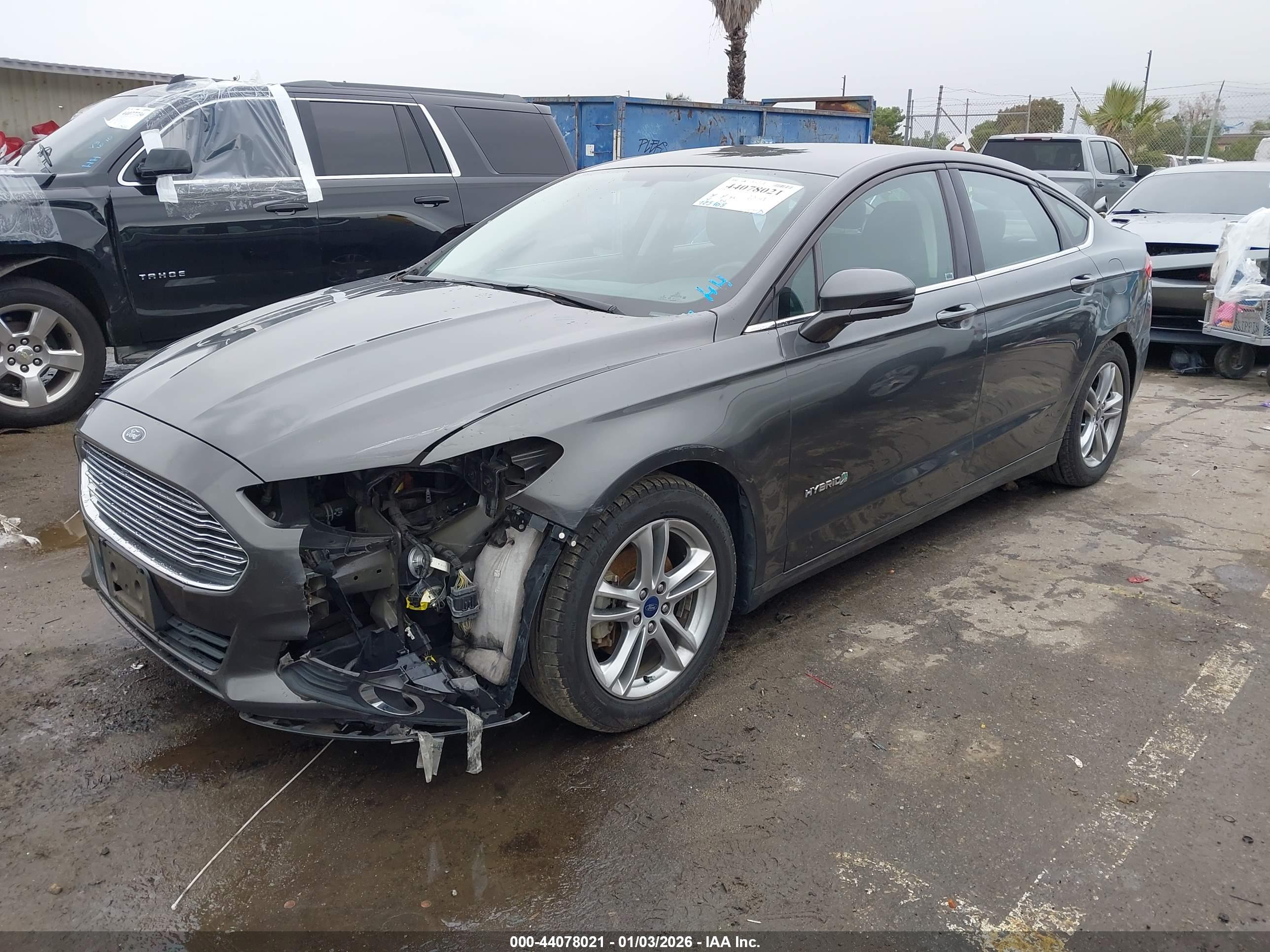 FORD FUSION image 2