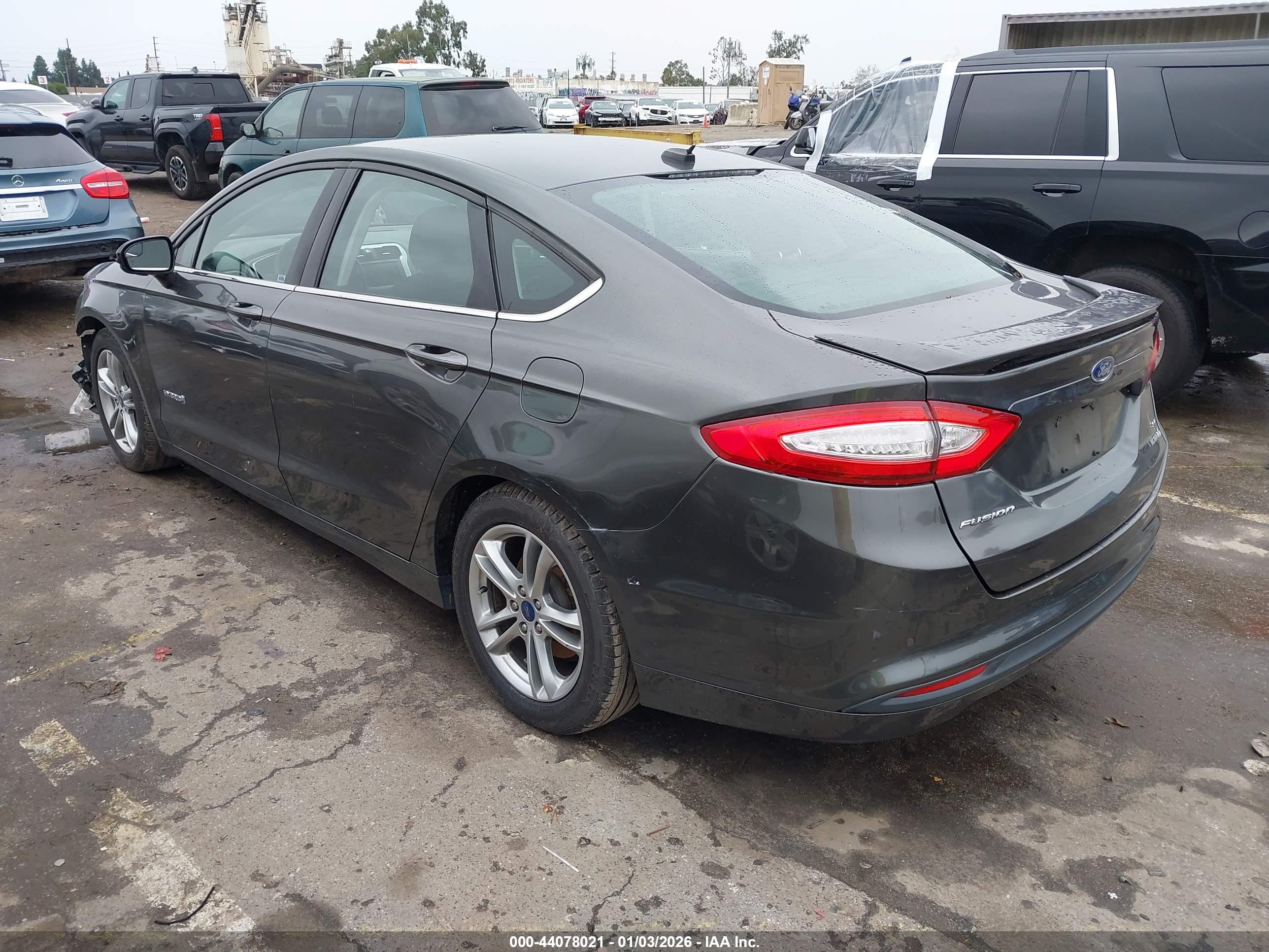 FORD FUSION image 3