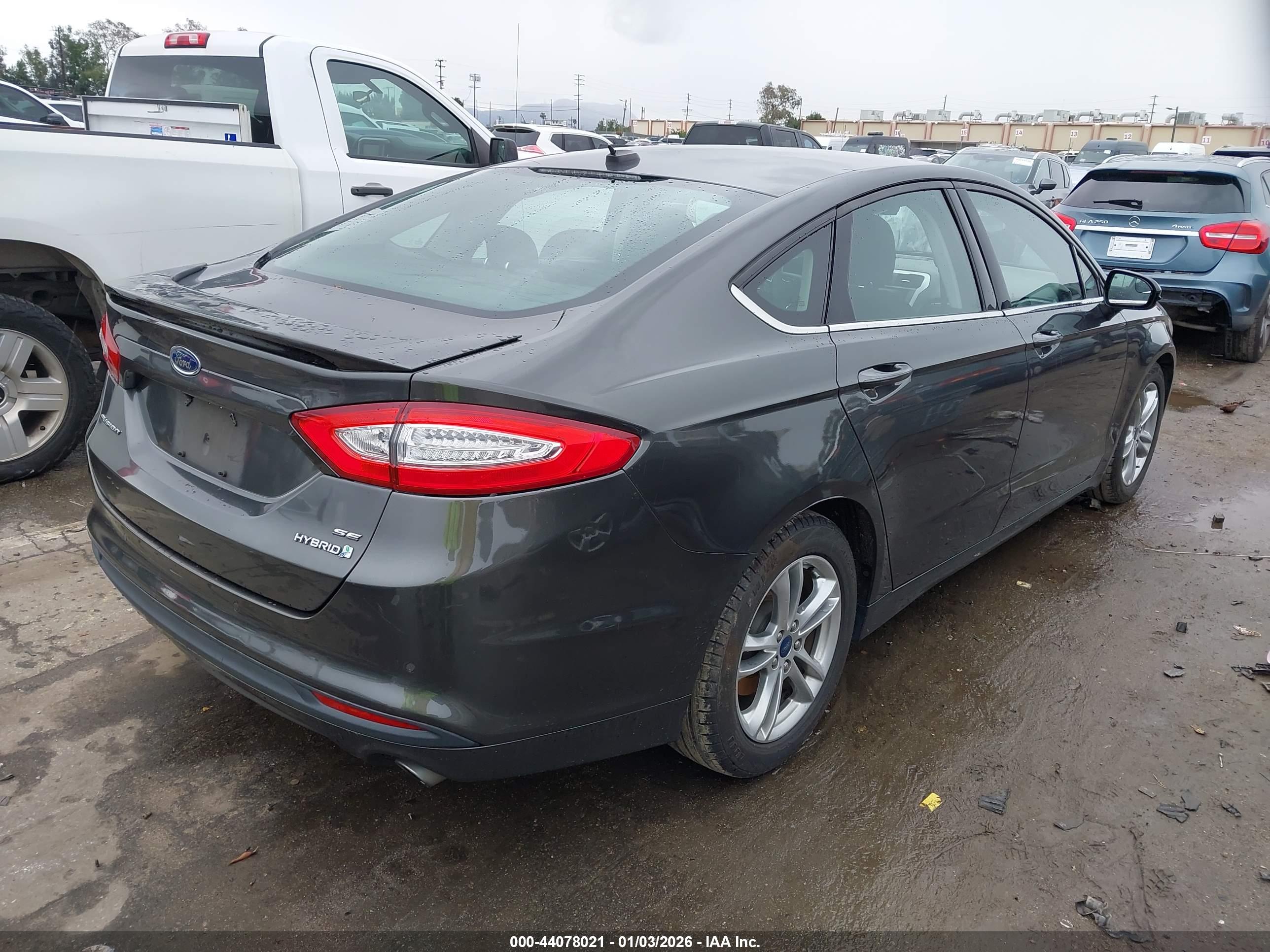 FORD FUSION image 4
