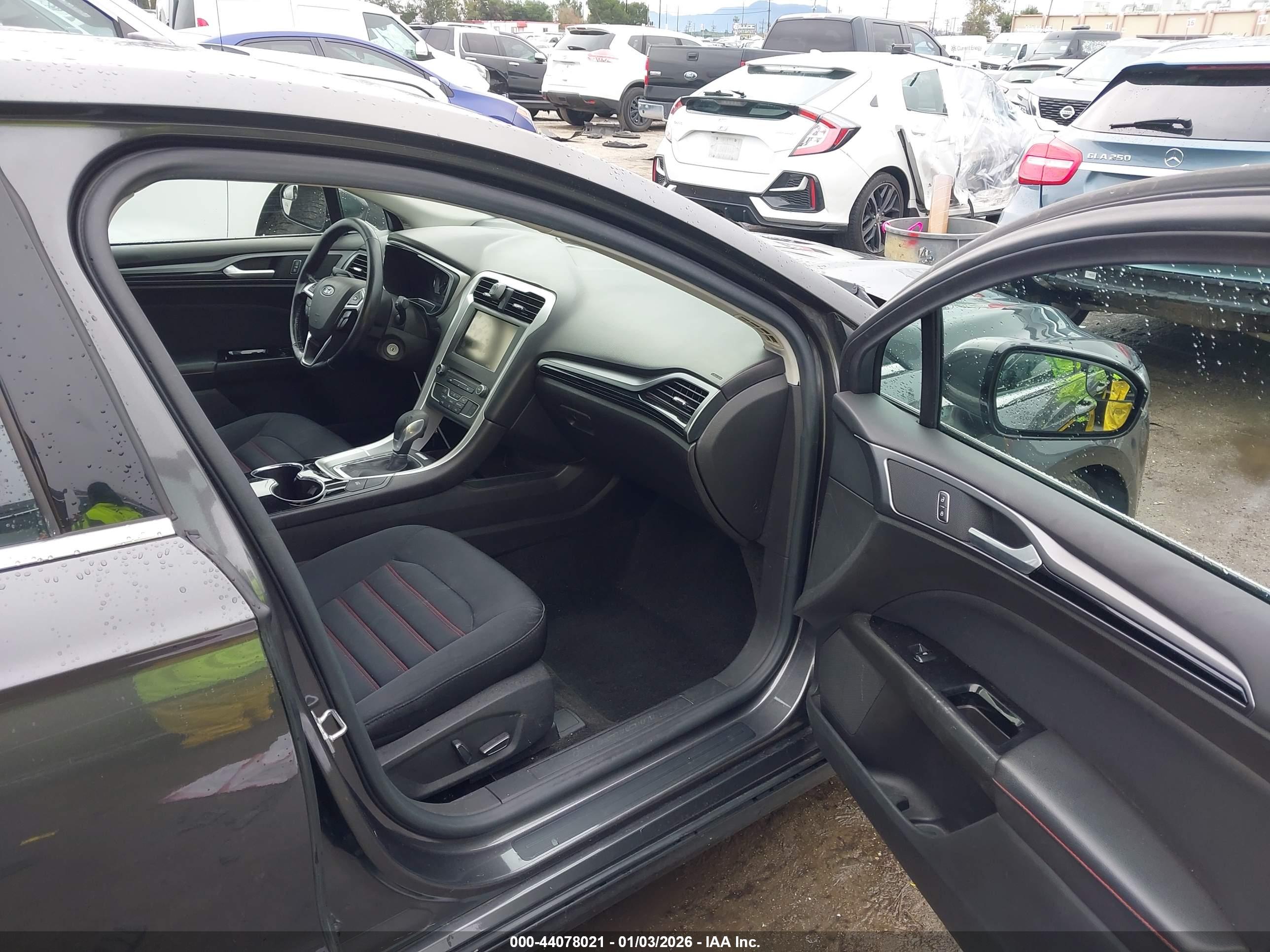 FORD FUSION image 5