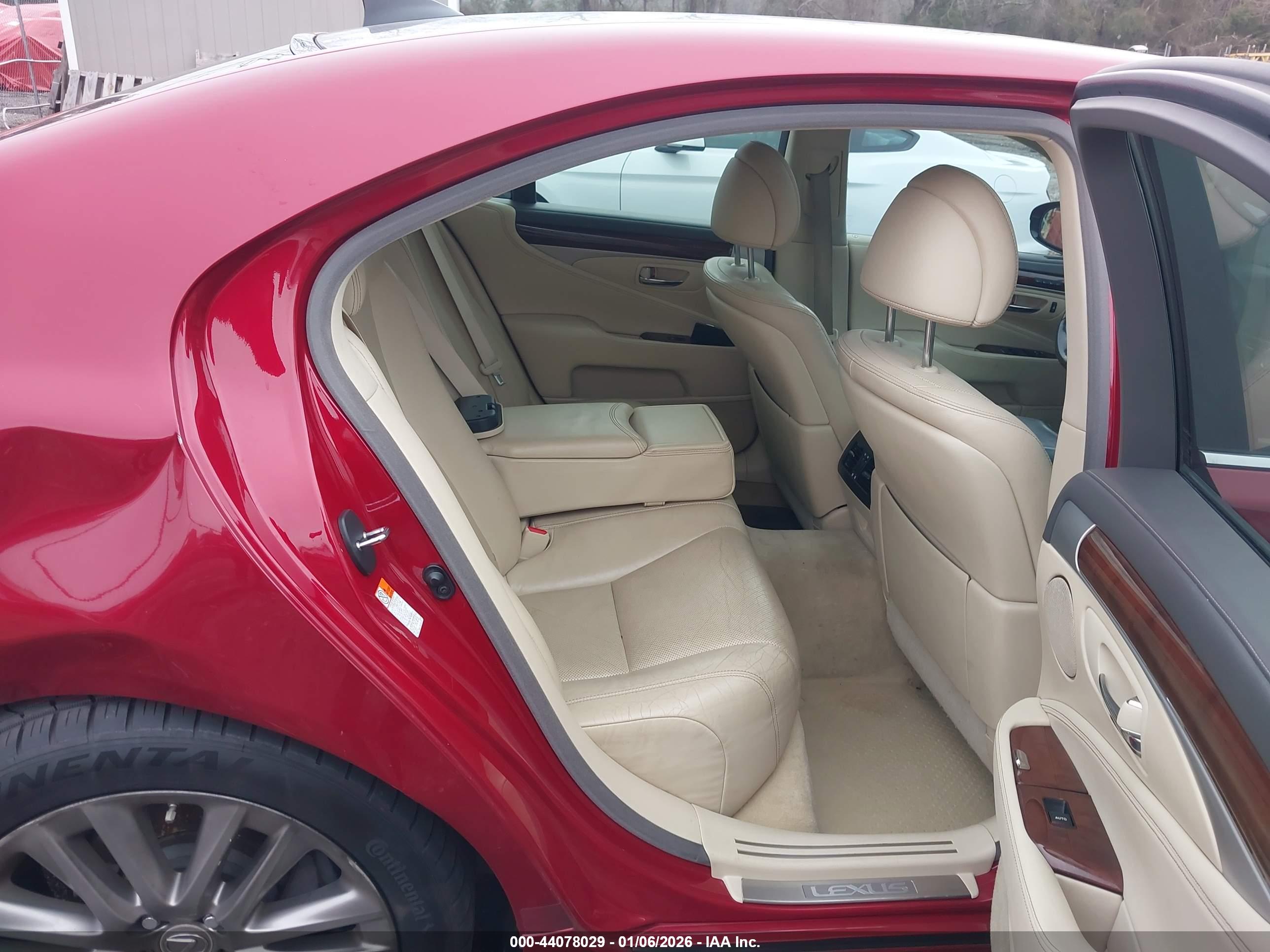 LEXUS LS image 8