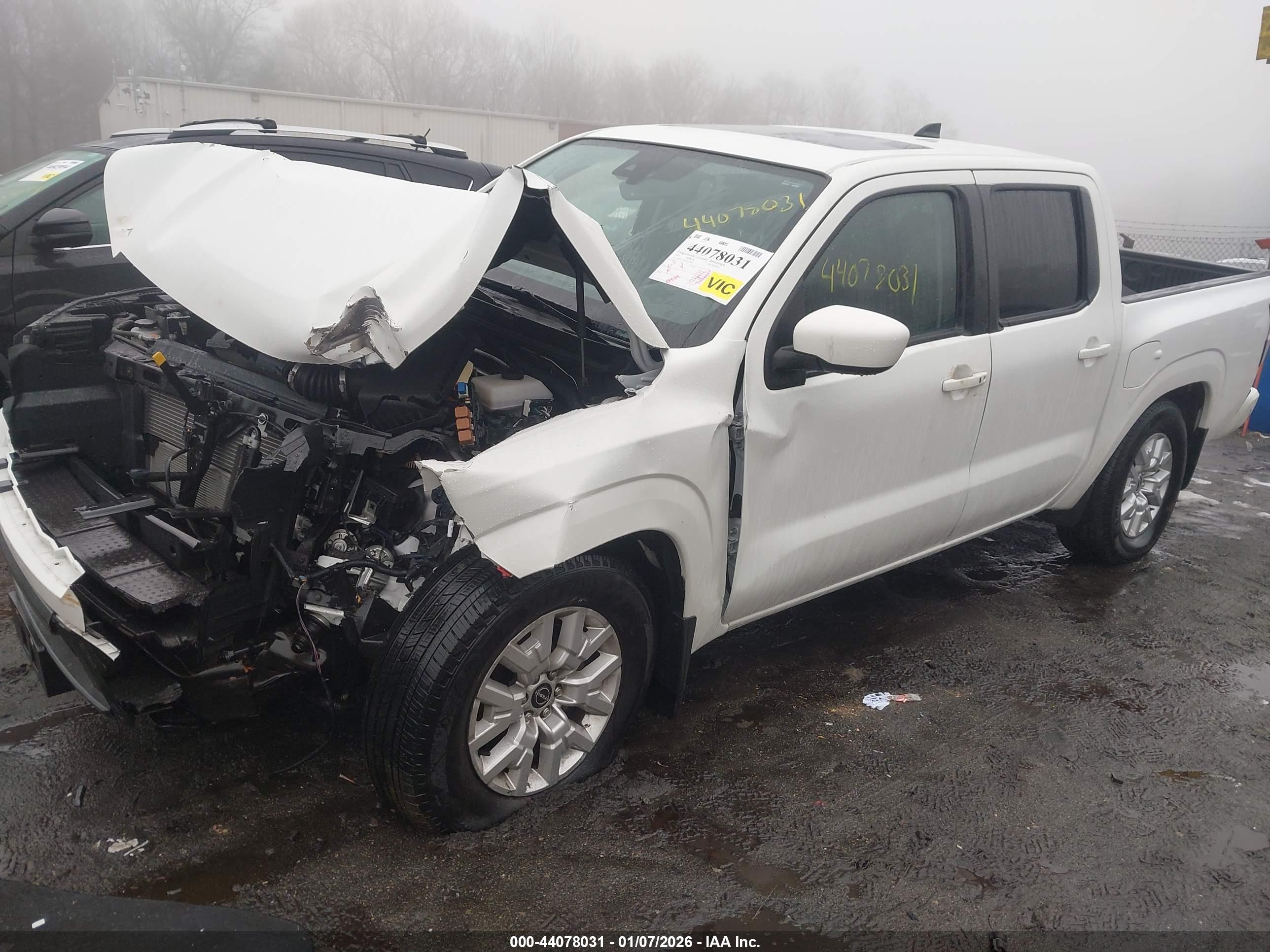 NISSAN FRONTIER image 2