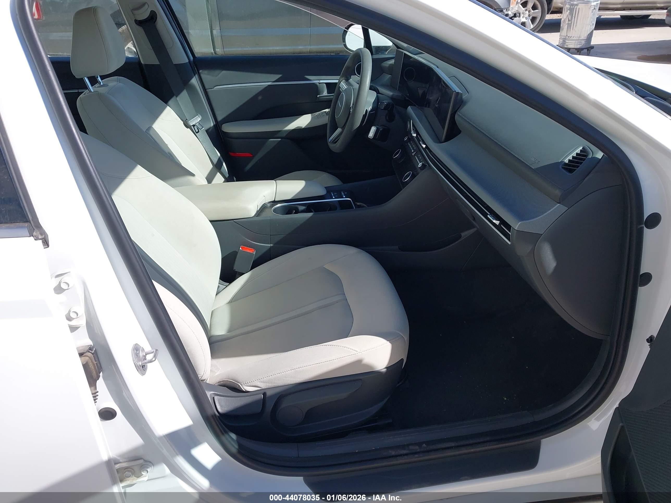 HYUNDAI SONATA image 5