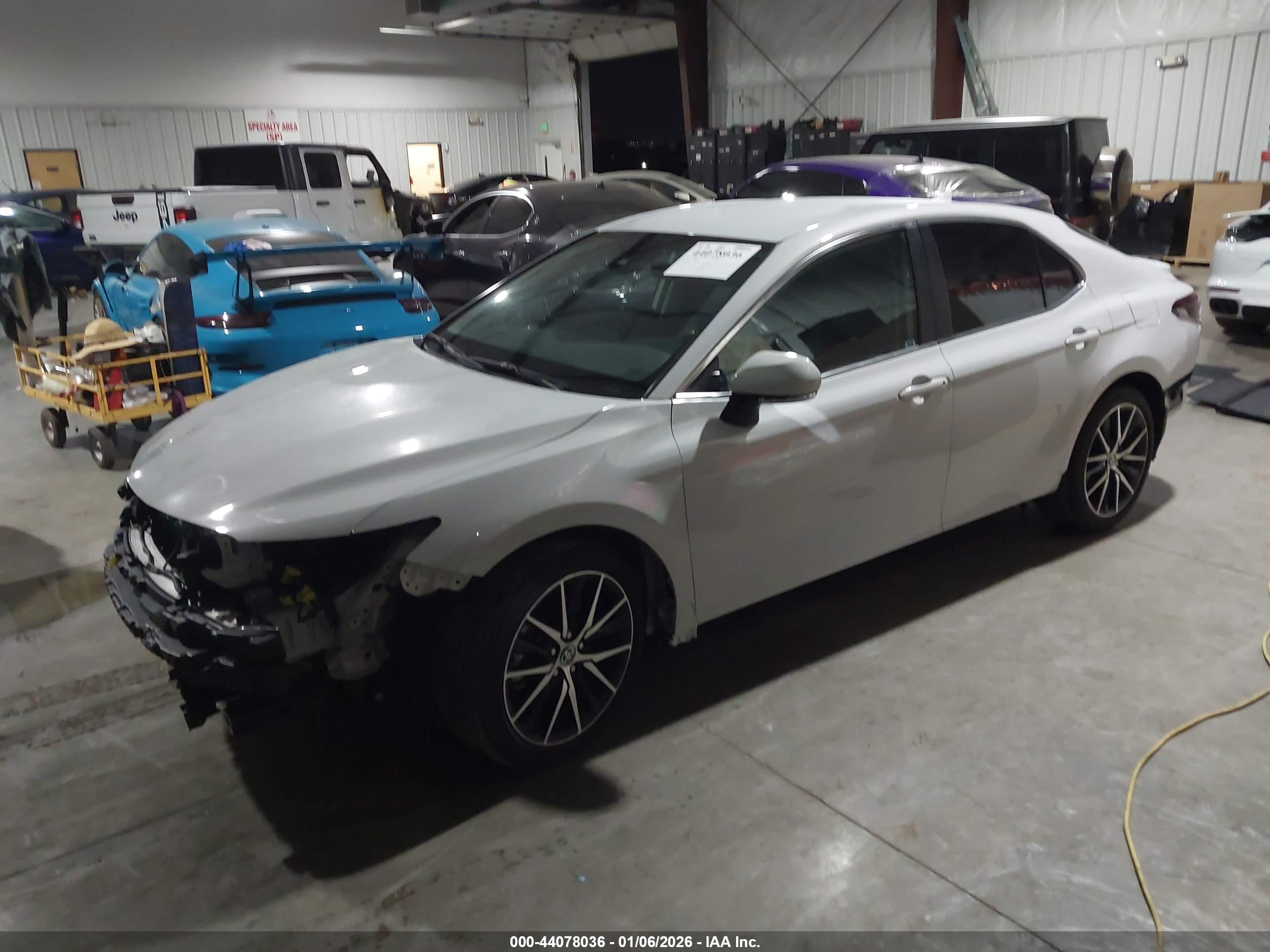 TOYOTA CAMRY image 2