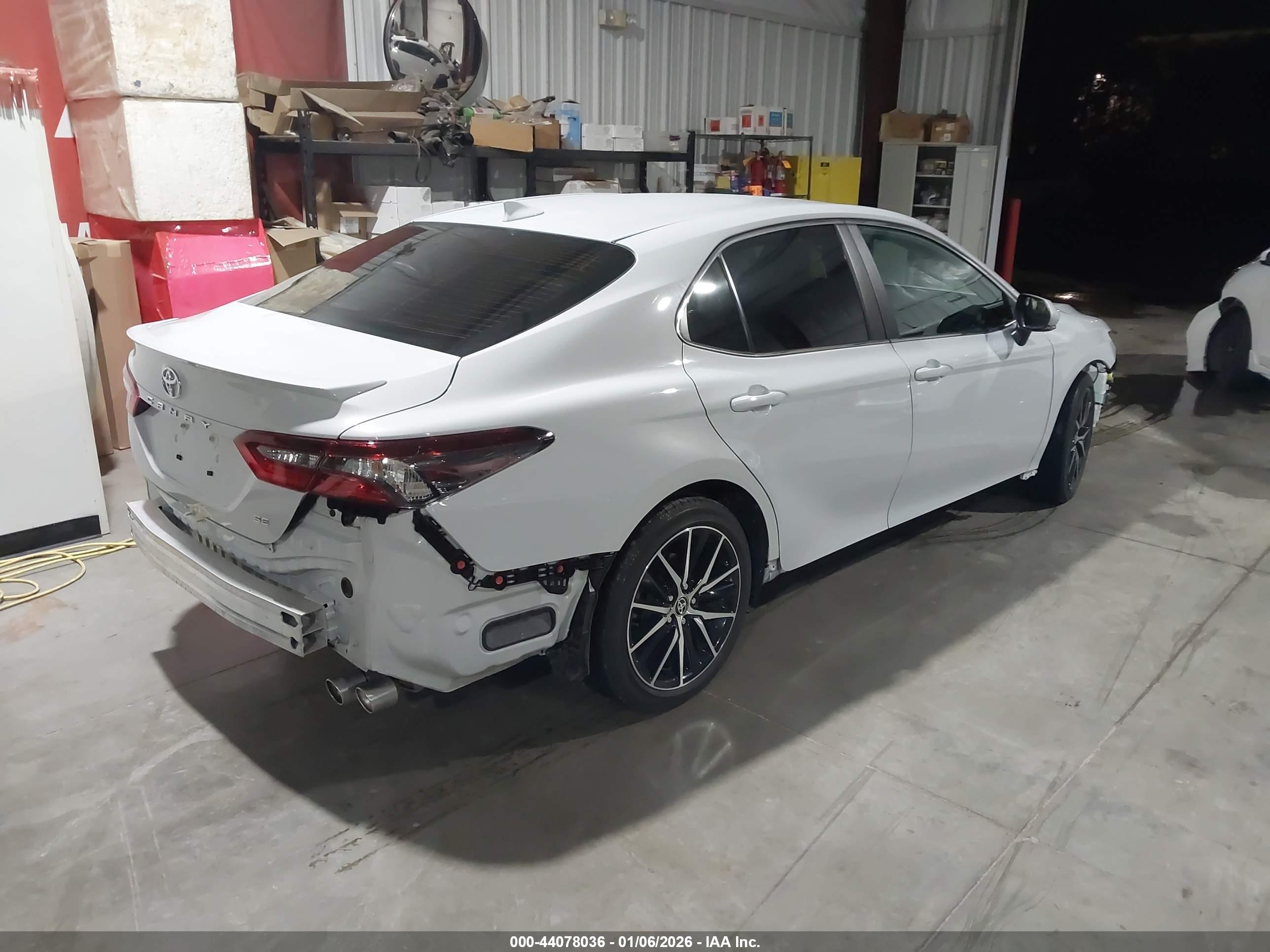 TOYOTA CAMRY image 4