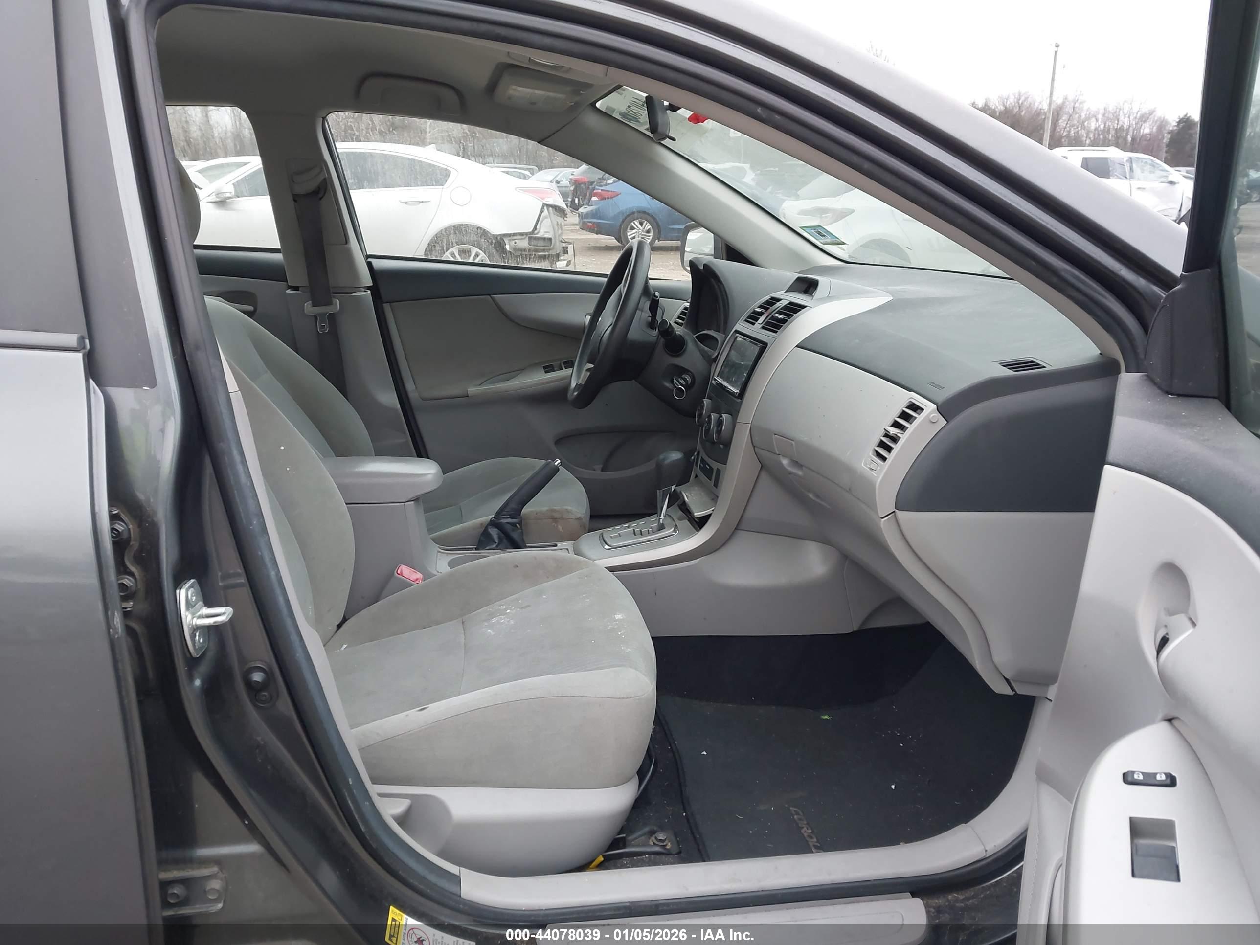 TOYOTA COROLLA image 5