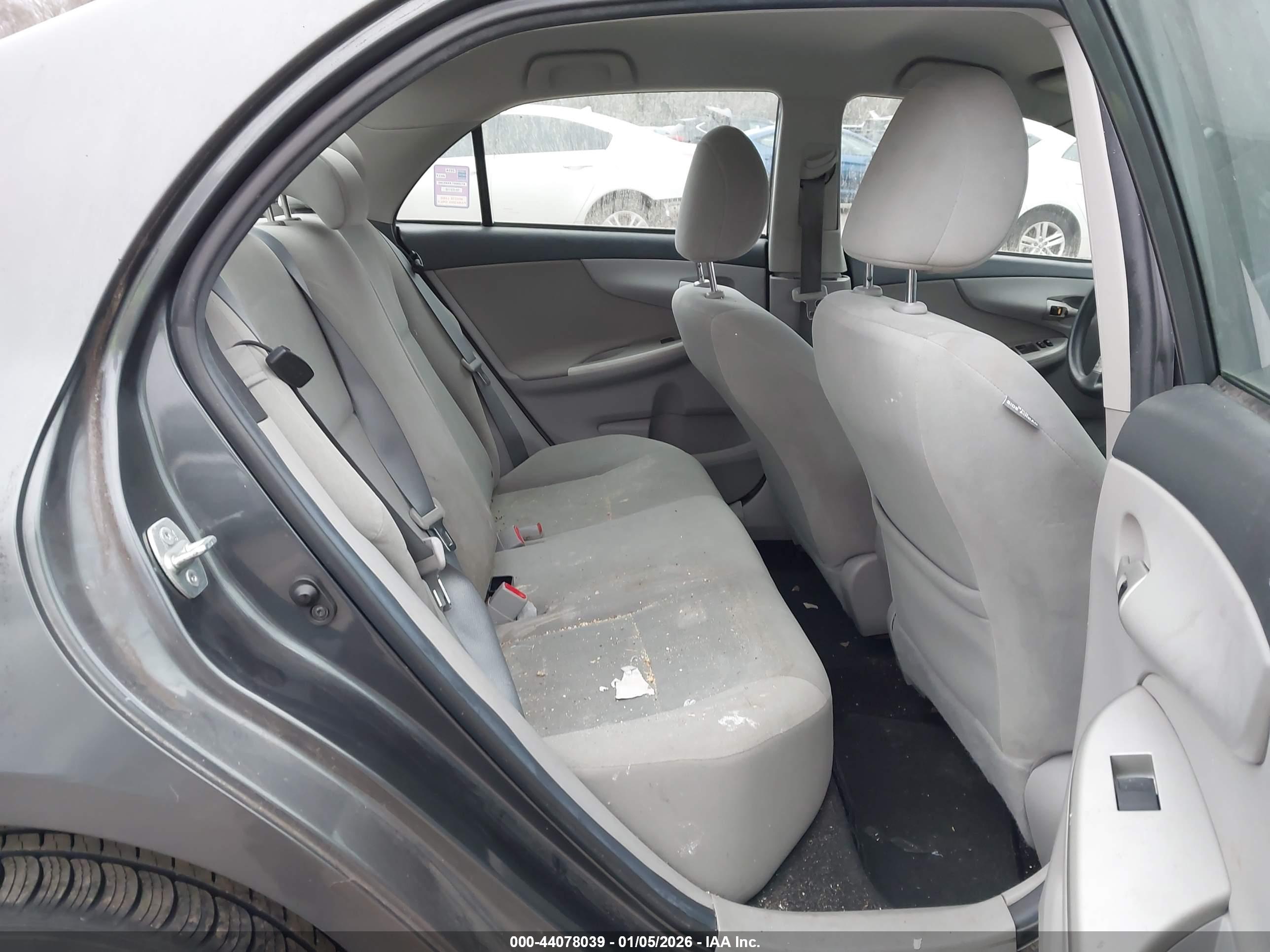 TOYOTA COROLLA image 8