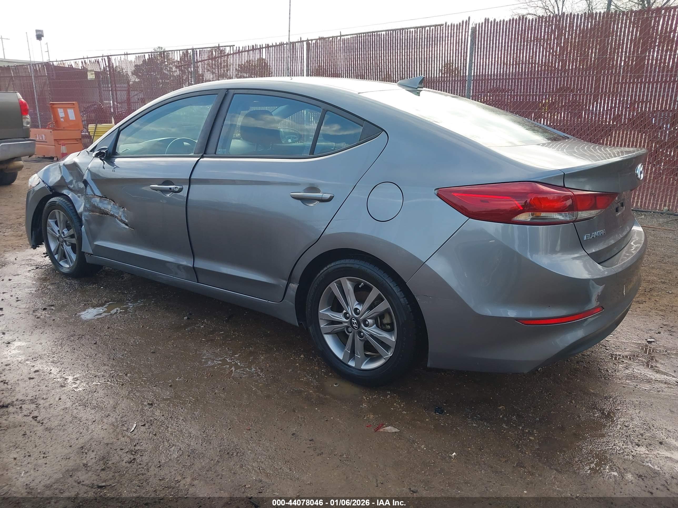 HYUNDAI ELANTRA image 3
