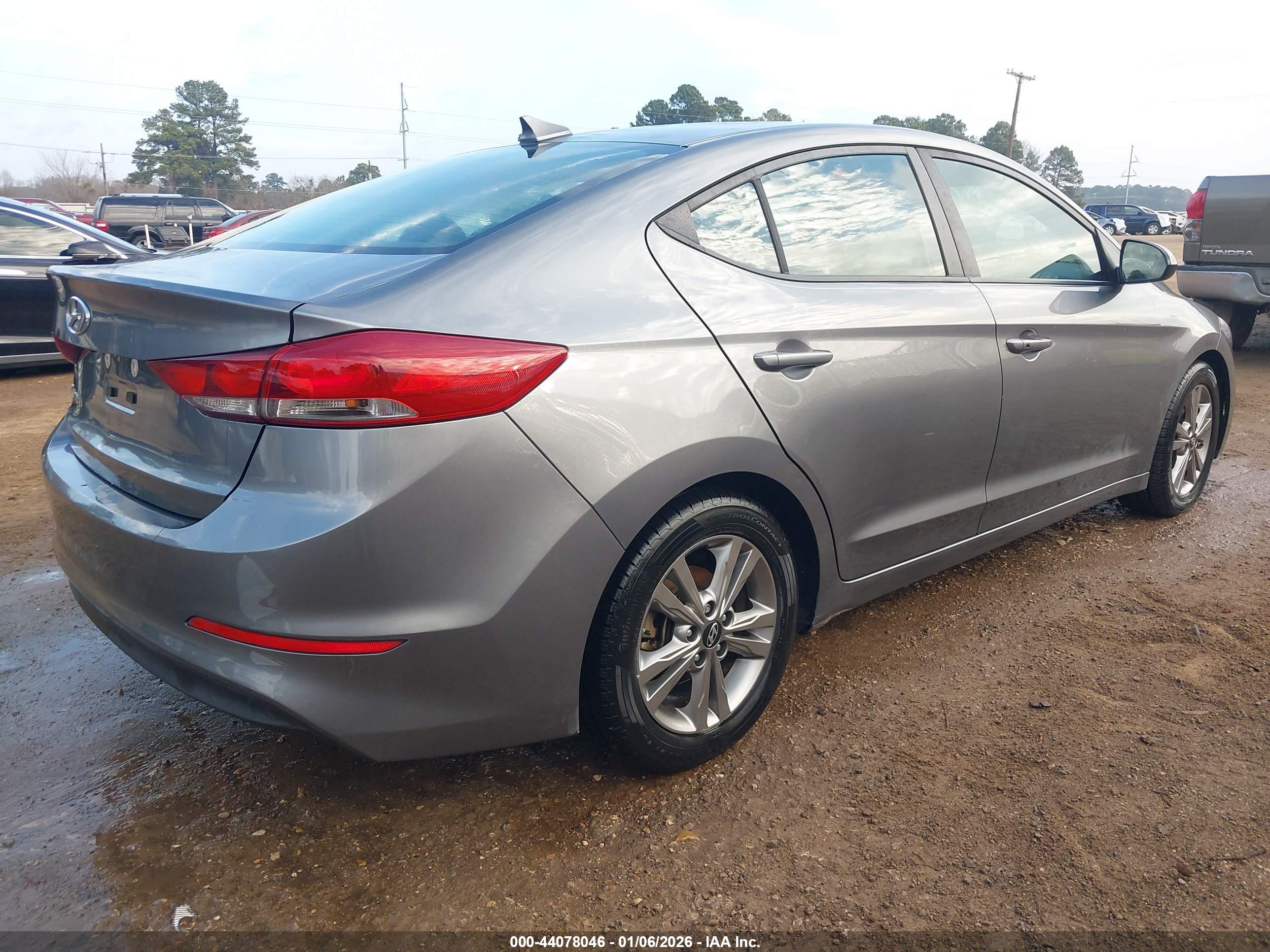 HYUNDAI ELANTRA image 4