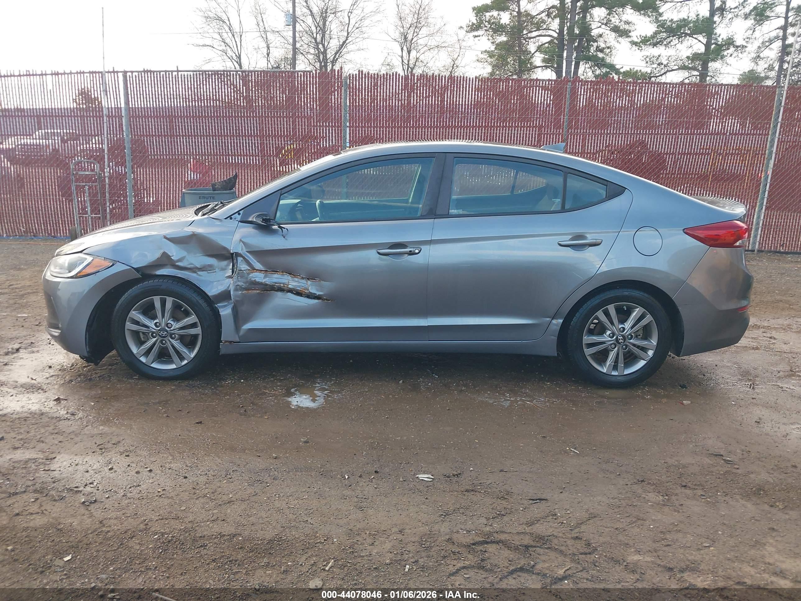 HYUNDAI ELANTRA image 6