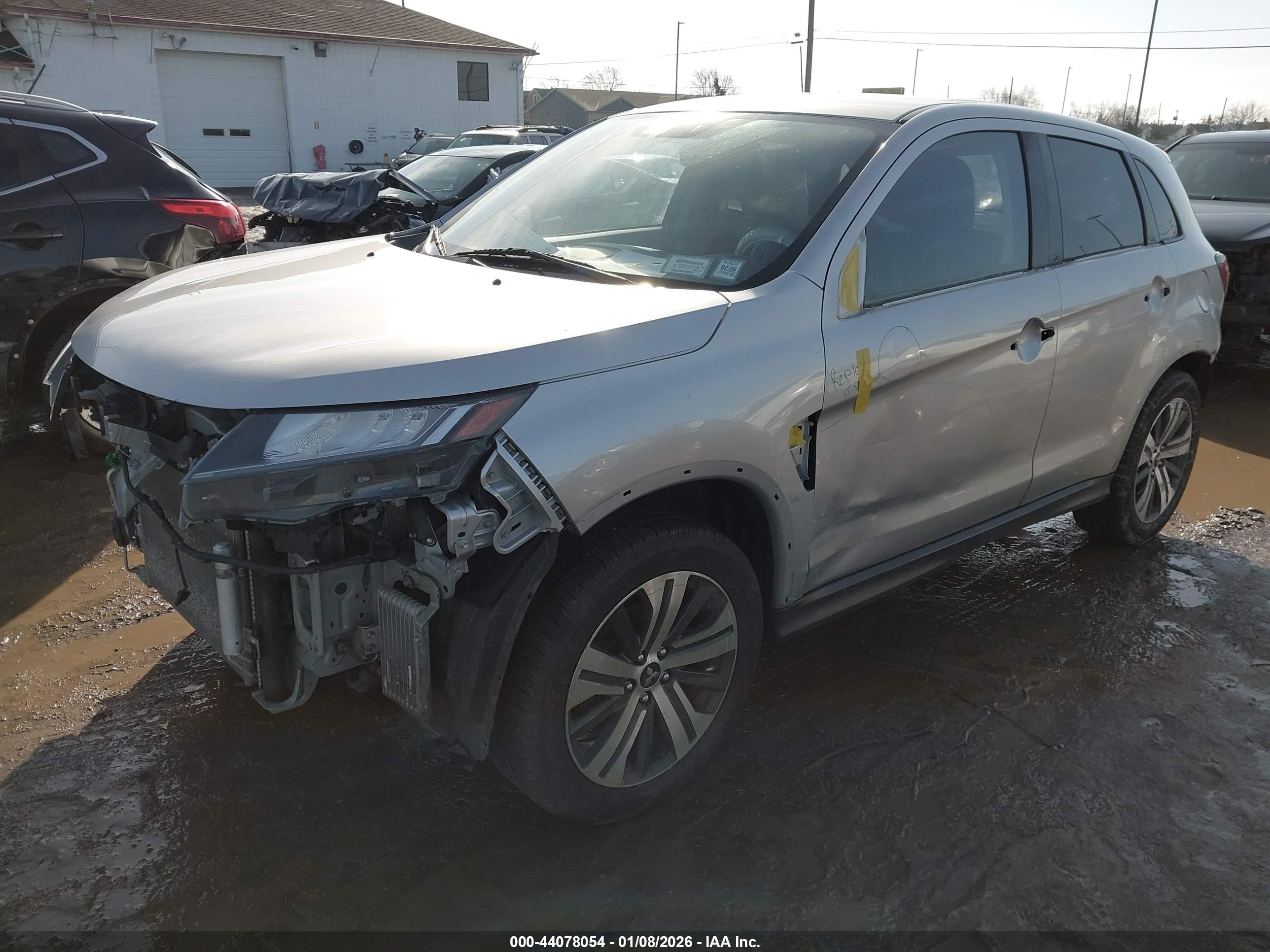 MITSUBISHI OUTLANDER image 2