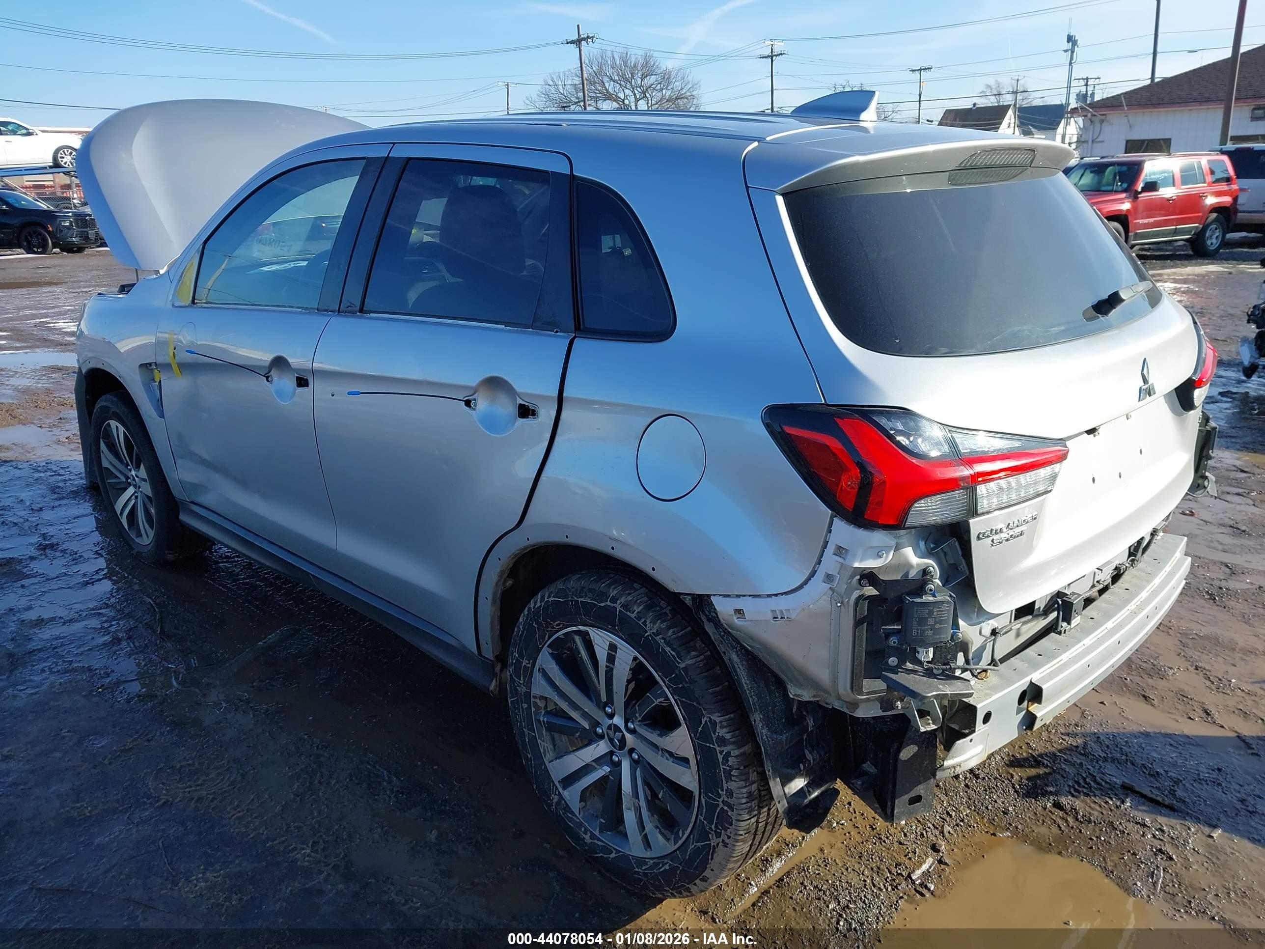 MITSUBISHI OUTLANDER image 3