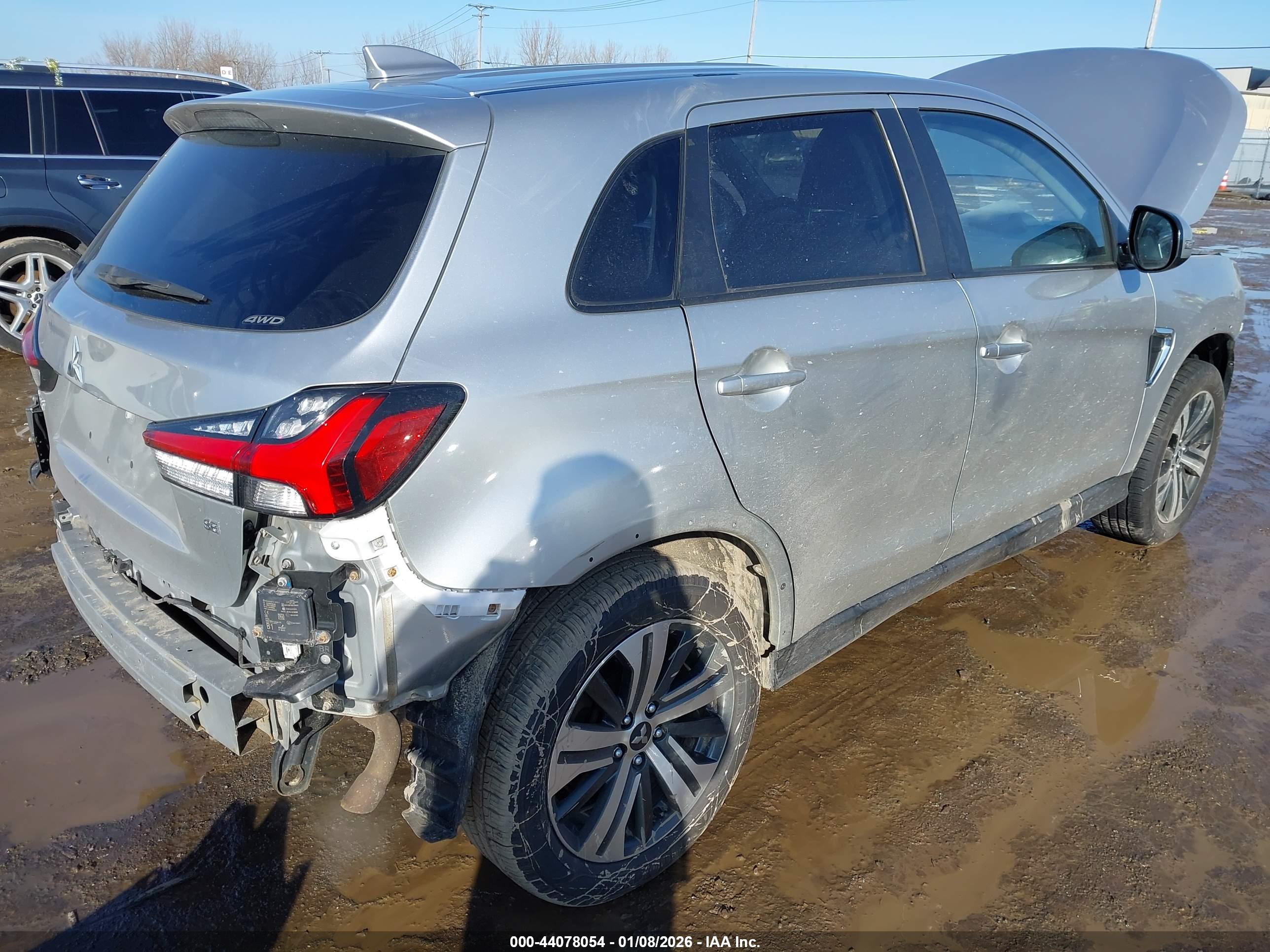 MITSUBISHI OUTLANDER image 4